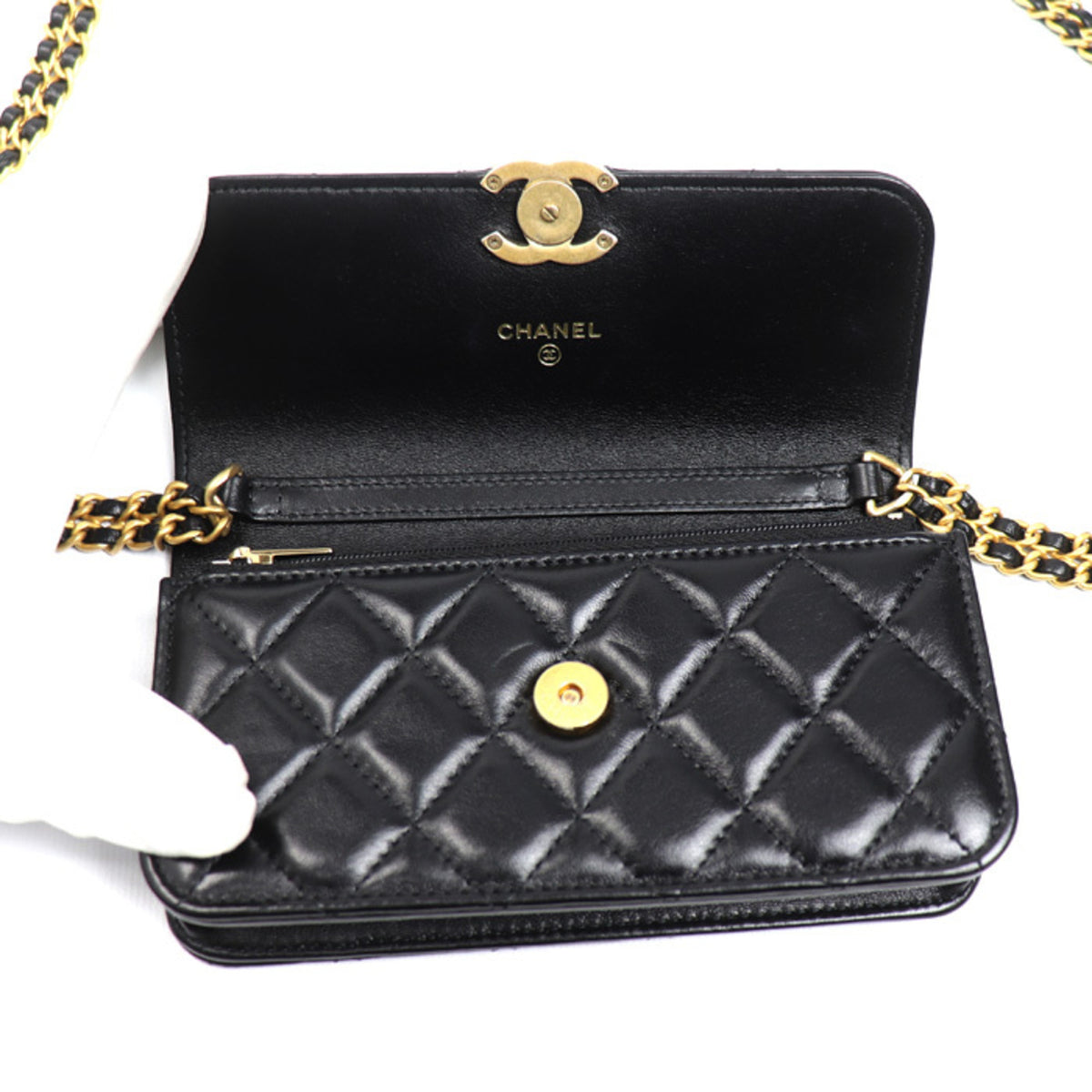 Chanel Black Leather Shoulder Bag (Pre-Owned)