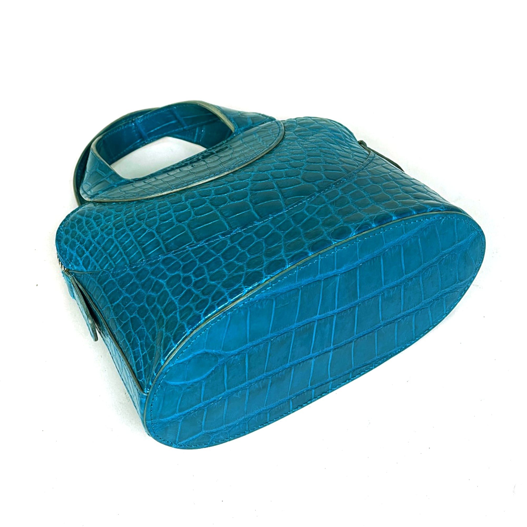 Bvlgari Bvlgari Bvlgari Blue Leather Handbag (Pre-Owned)