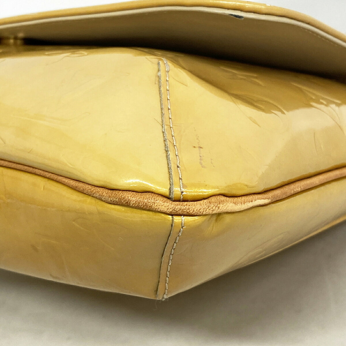 Louis Vuitton Beige Shoulder Bag (Pre-Owned)