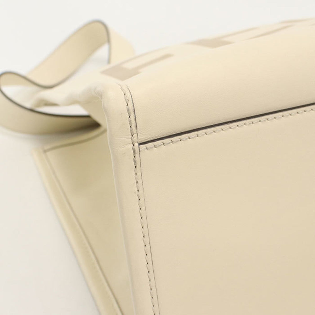 Fendi White Leather Tote Bag (Pre-Owned)
