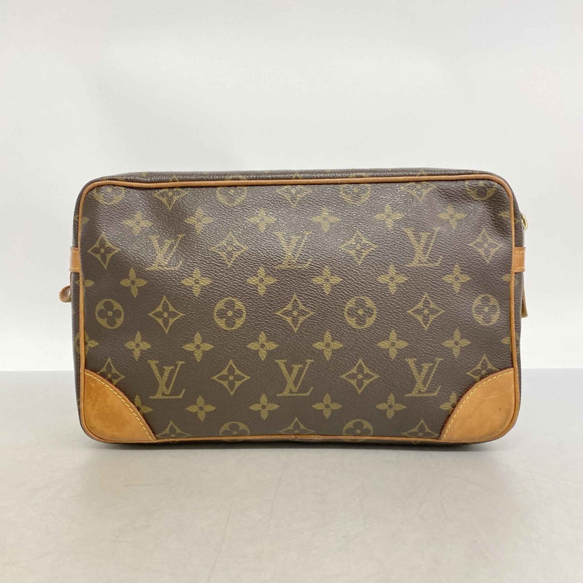 Louis Vuitton Brown Clutch Bag (Pre-Owned)
