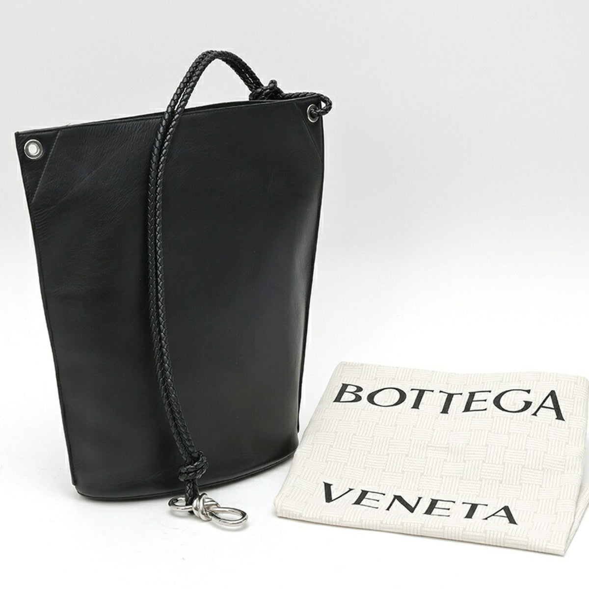 Bottega Veneta Black Leather Shoulder Bag (Pre-Owned)