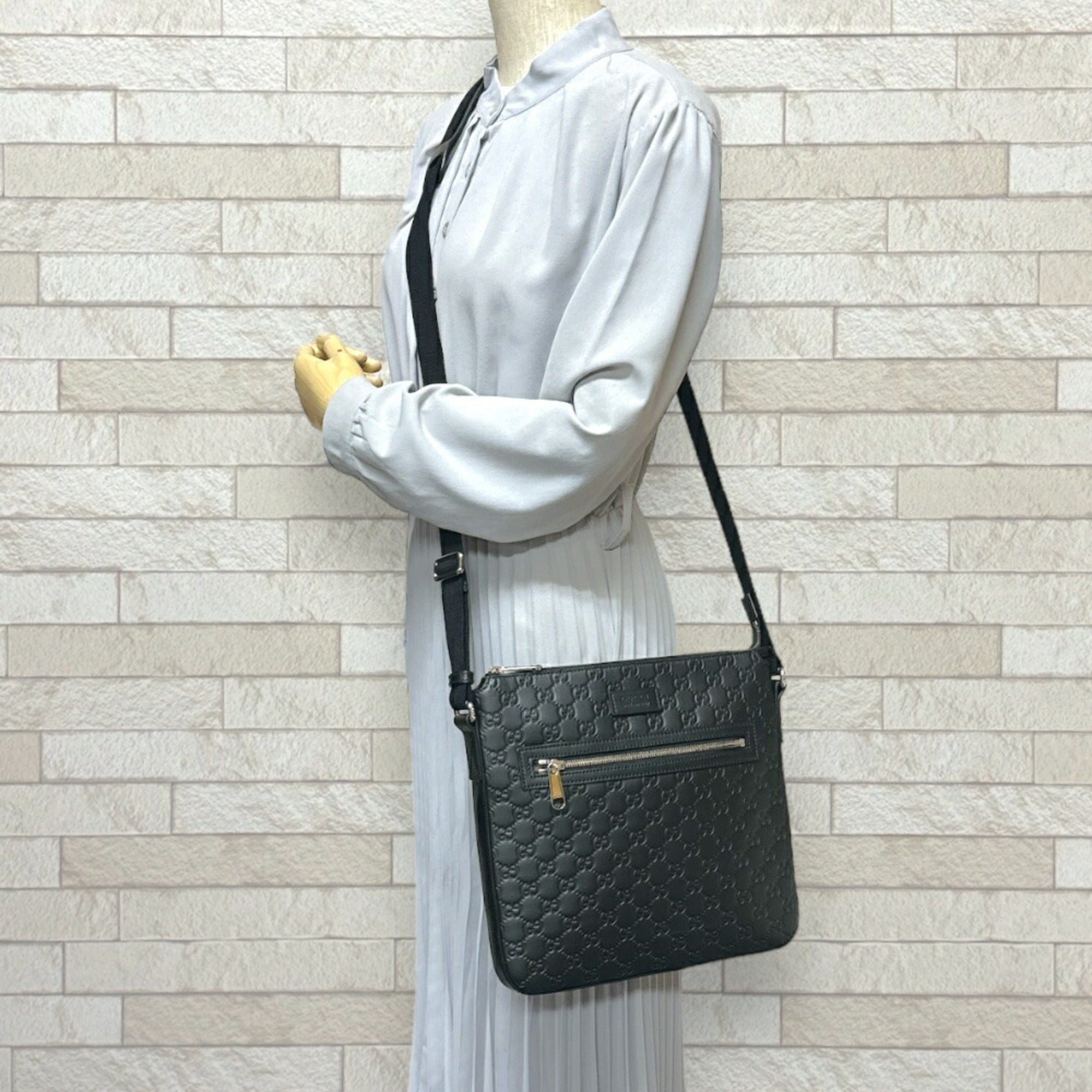 Gucci Black Leather Shoulder Bag (Pre-Owned)