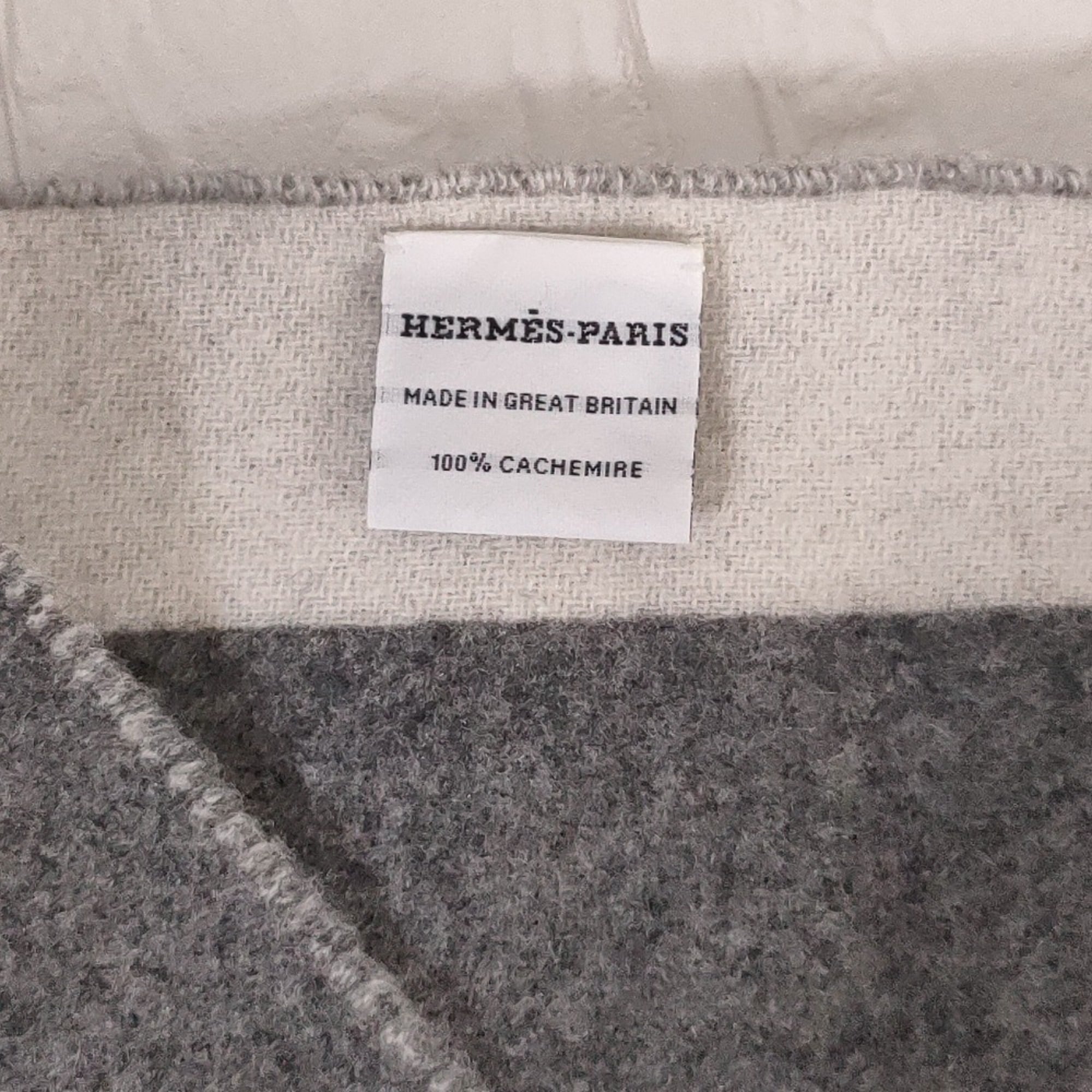 Hermes Kara Gray Off-White Cashmere (Pre-Owned)