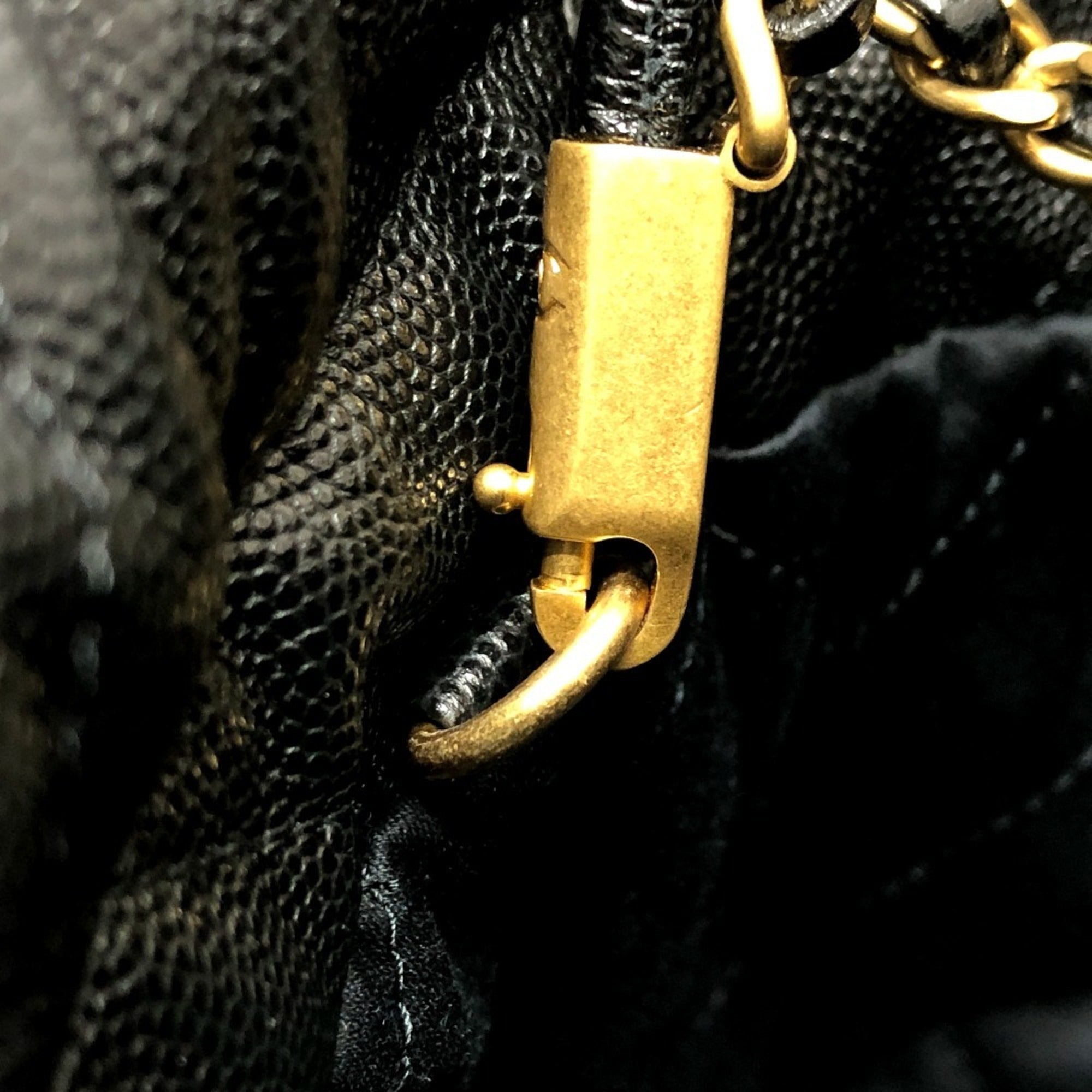 Chanel Black Grained Calfskin Shoulder Bag (Pre-Owned)