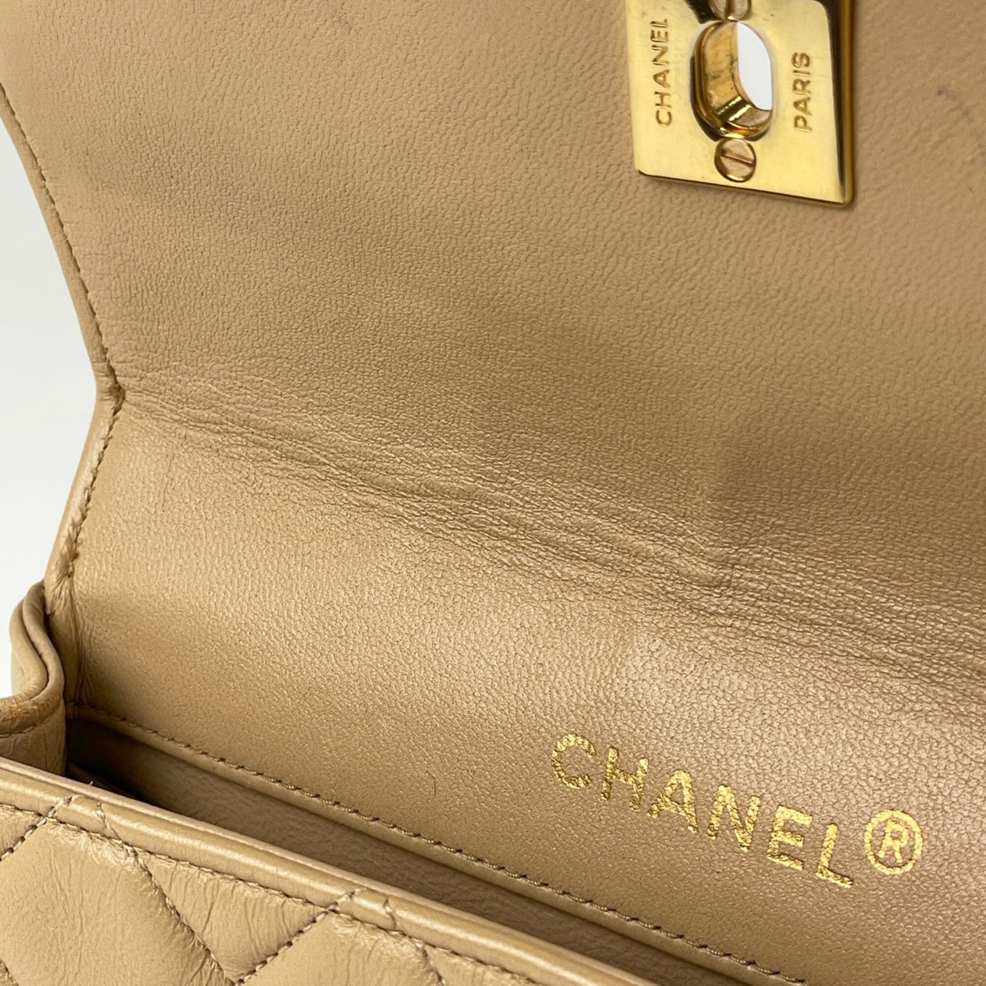 Chanel Beige Leather Shoulder Bag (Pre-Owned)