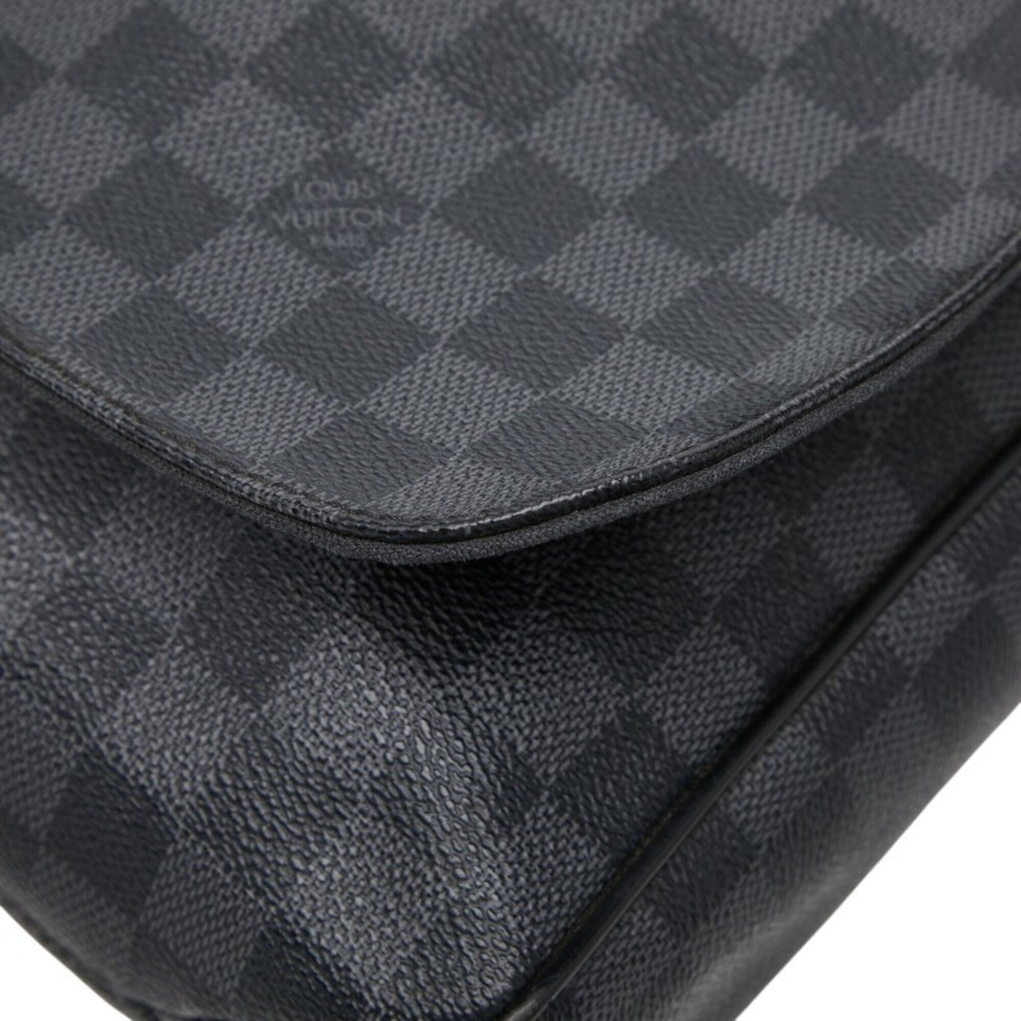 Louis Vuitton Black Pvc Leather Messenger Bag Shoulder Bag (Pre-Owned)