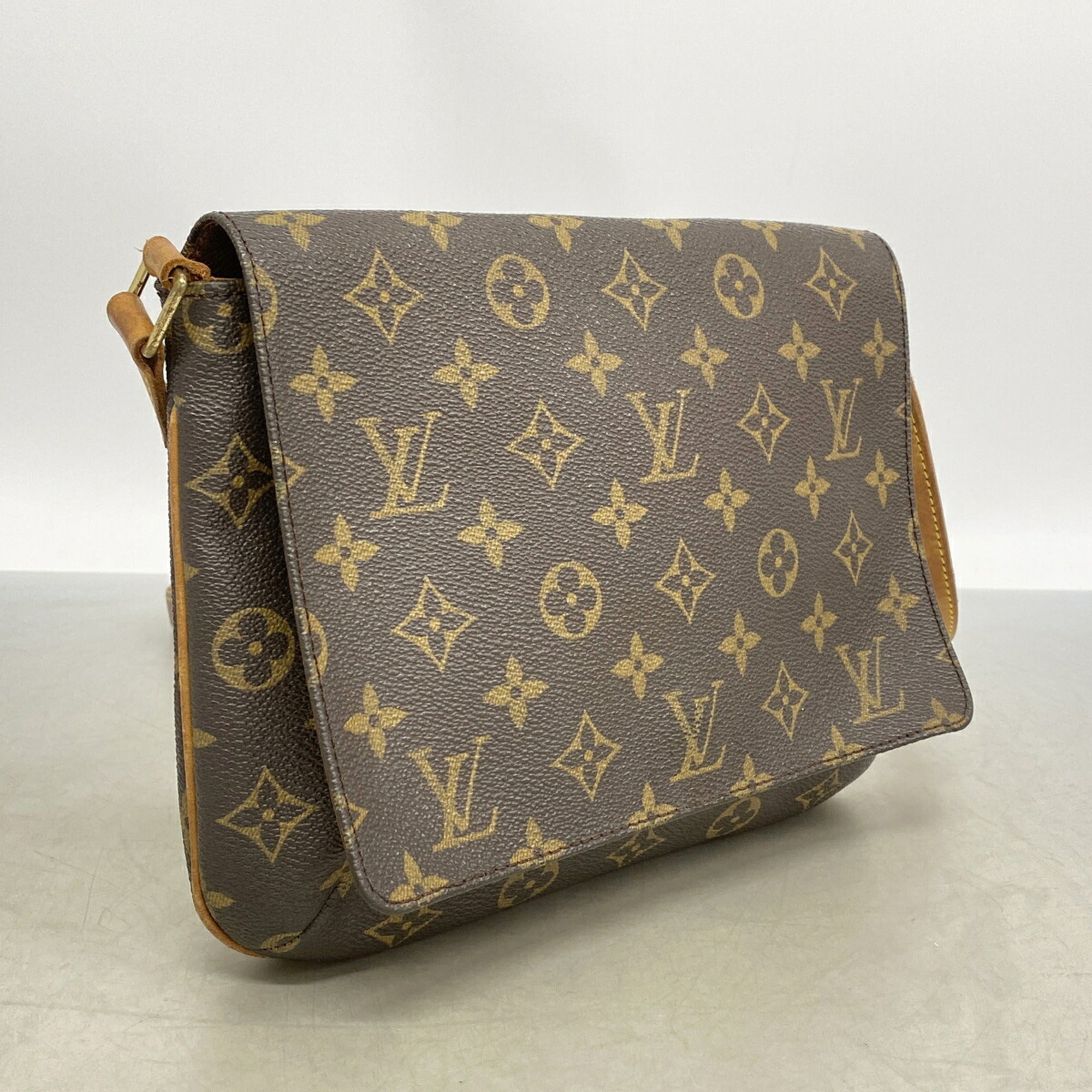 Louis Vuitton Brown Shoulder Bag (Pre-Owned)
