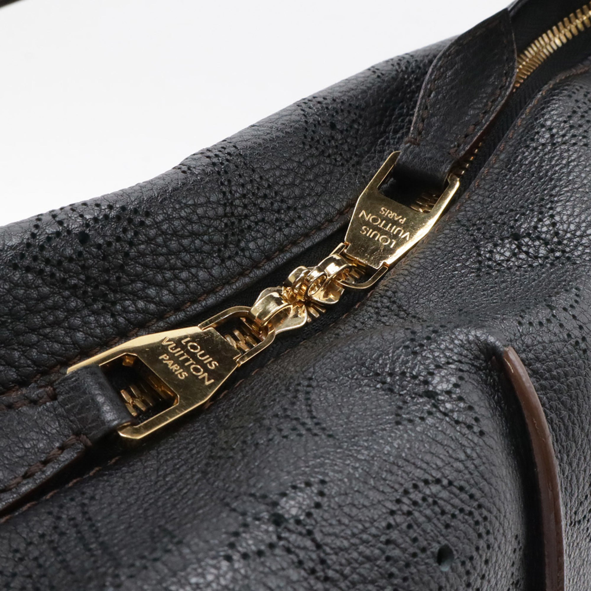 Louis Vuitton Noir Mahina Leather Leather Handbag Pouch Shoulder Bag (Pre-Owned)