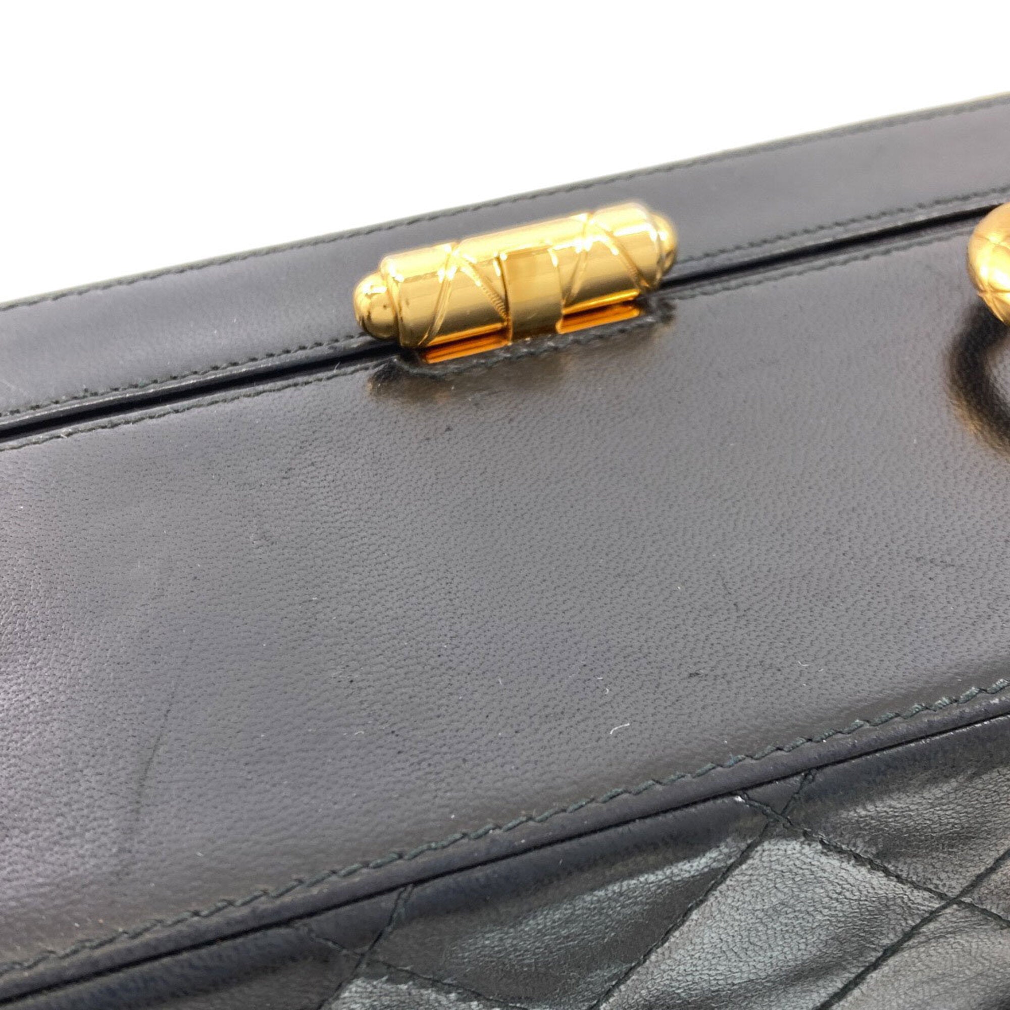 Chanel Black Leather Shoulder Bag (Pre-Owned)