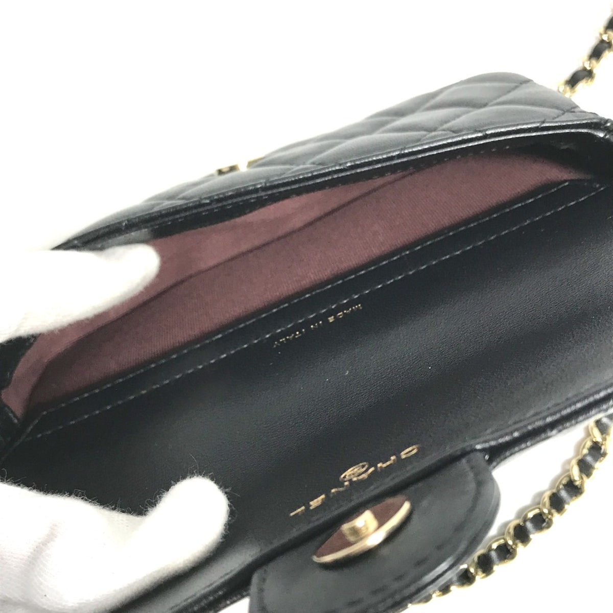 Chanel Black Leather Shoulder Bag (Pre-Owned)