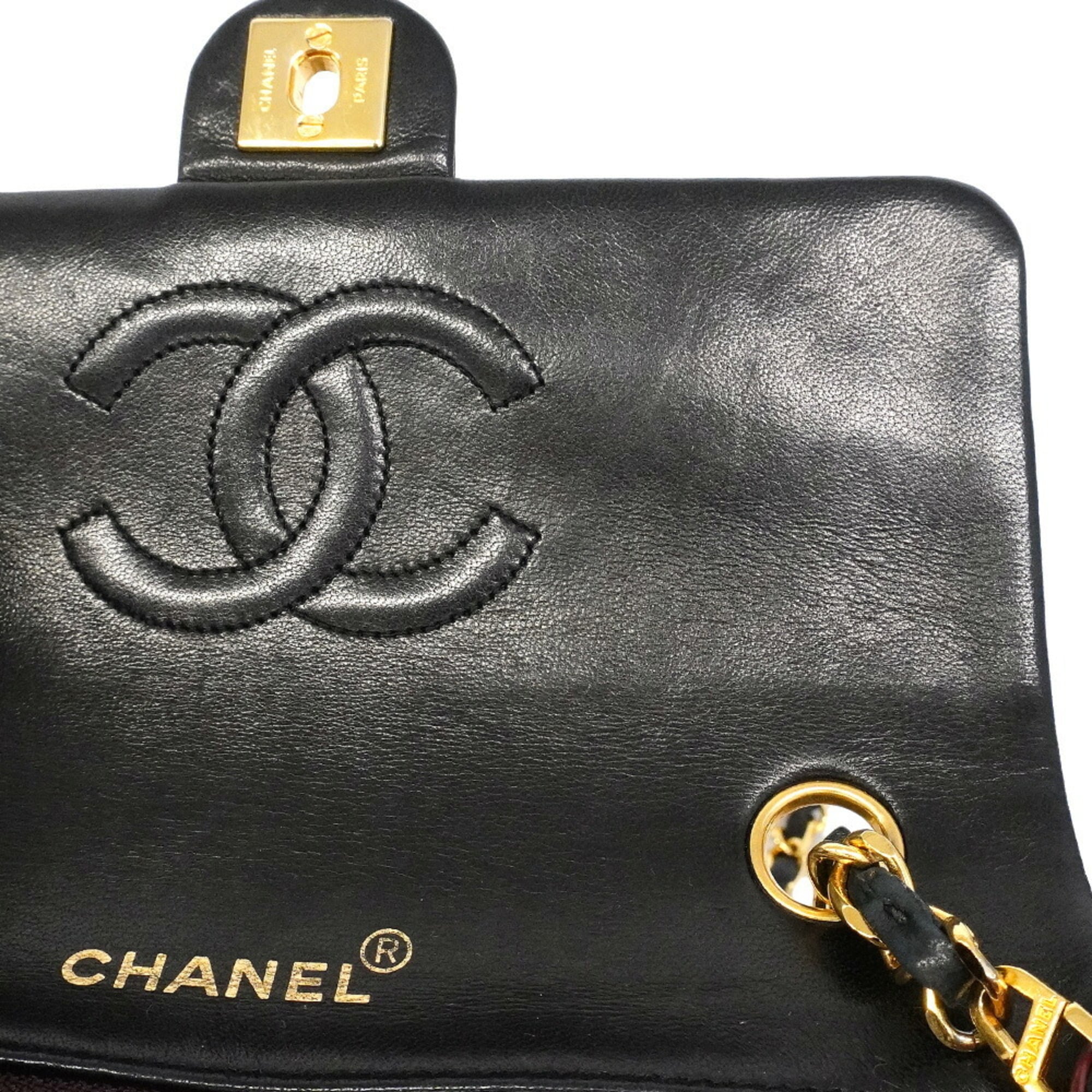 Chanel Black Leather Shoulder Bag (Pre-Owned)