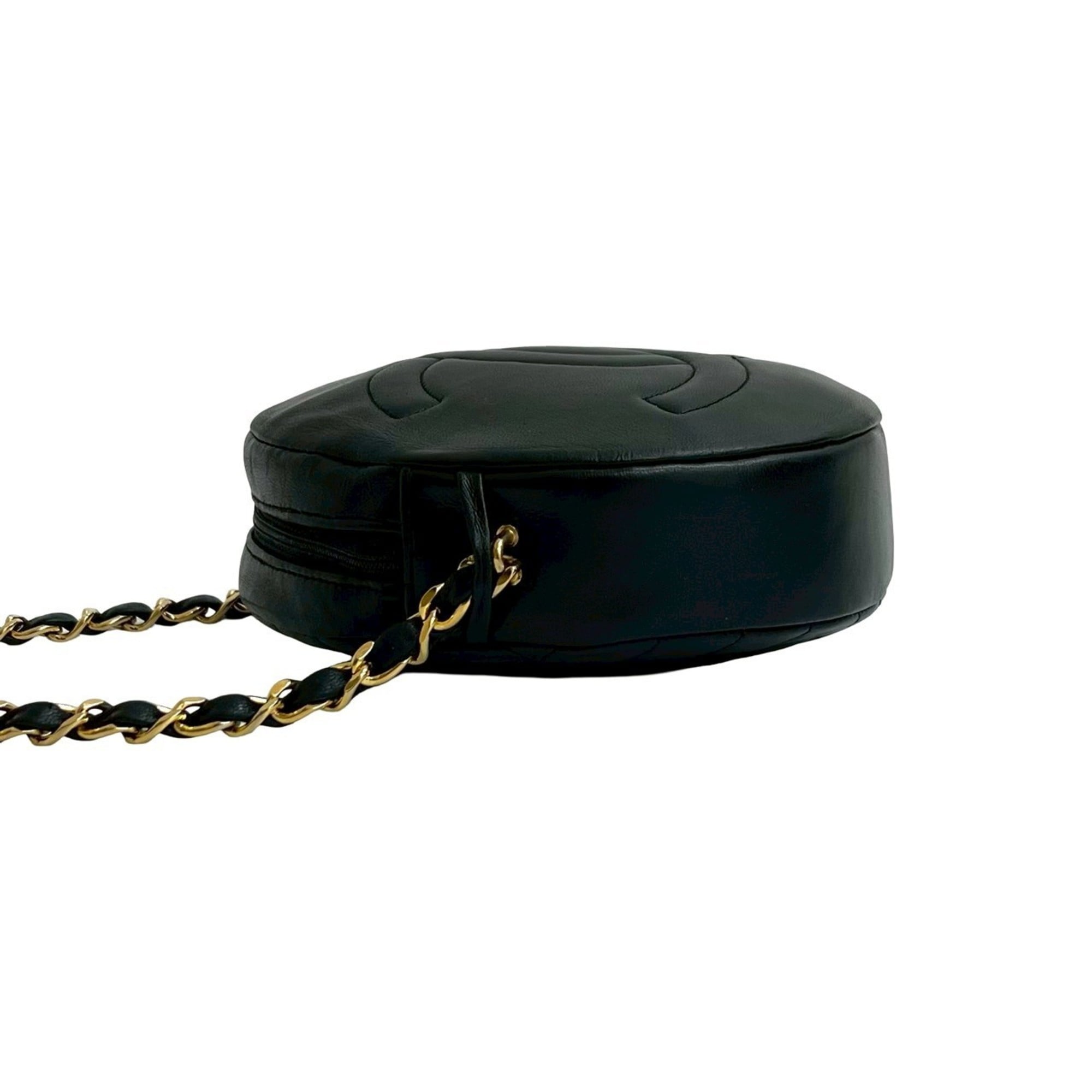 Chanel Black Leather Pochette Shoulder Bag (Pre-Owned)