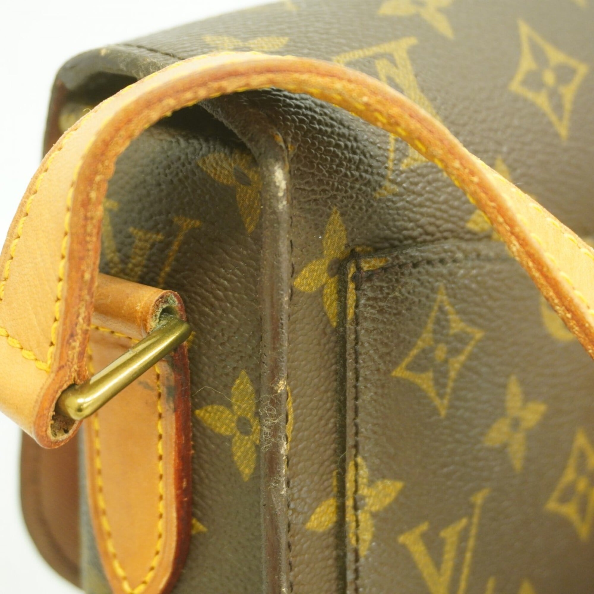 Louis Vuitton Brown Shoulder Bag (Pre-Owned)