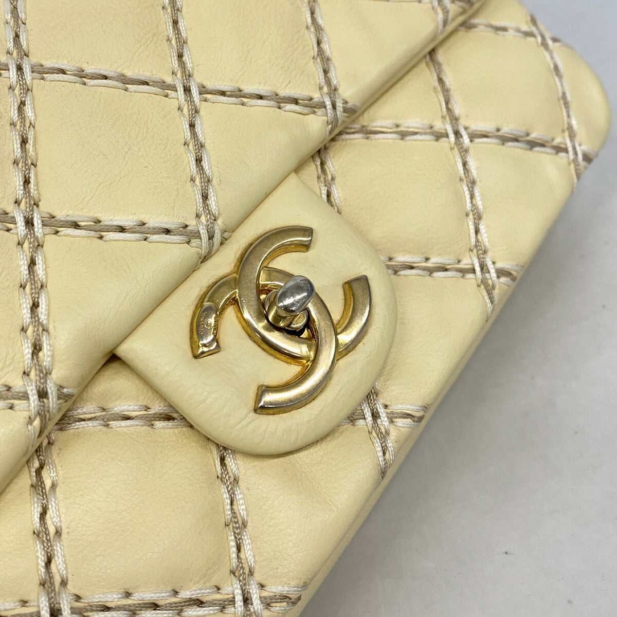 Chanel Yellow Leather Shoulder Bag (Pre-Owned)
