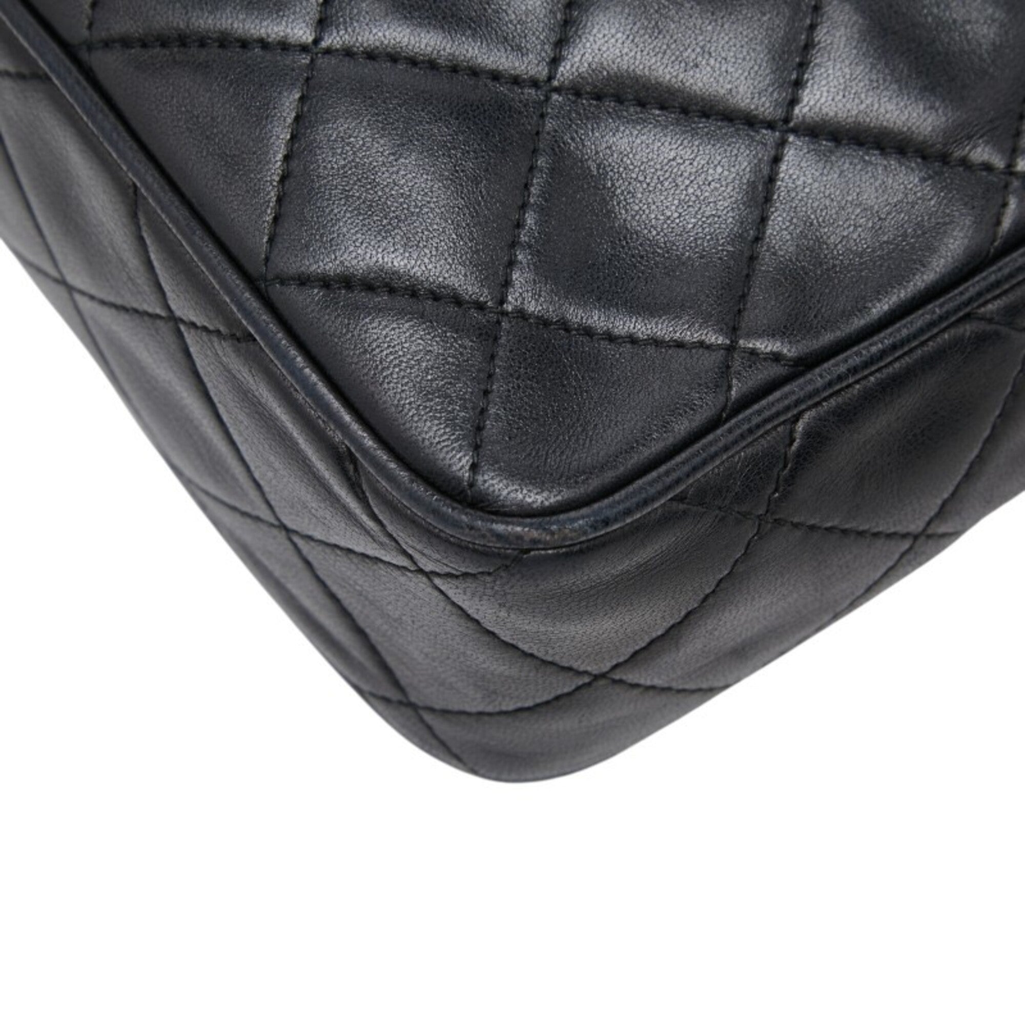 Chanel Black Leather Shoulder Bag (Pre-Owned)
