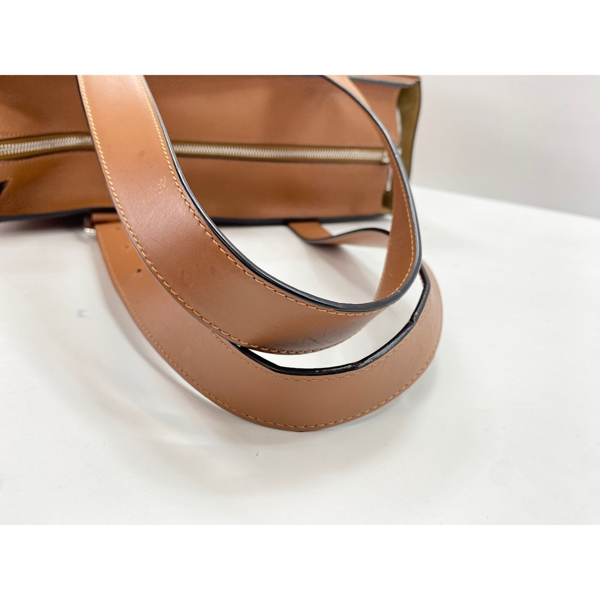 Loewe Brown Shoulder Bag (Pre-Owned)