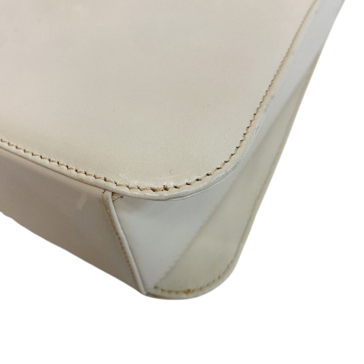 Salvatore Ferragamo Ivory White Leather Shoulder Bag (Pre-Owned)