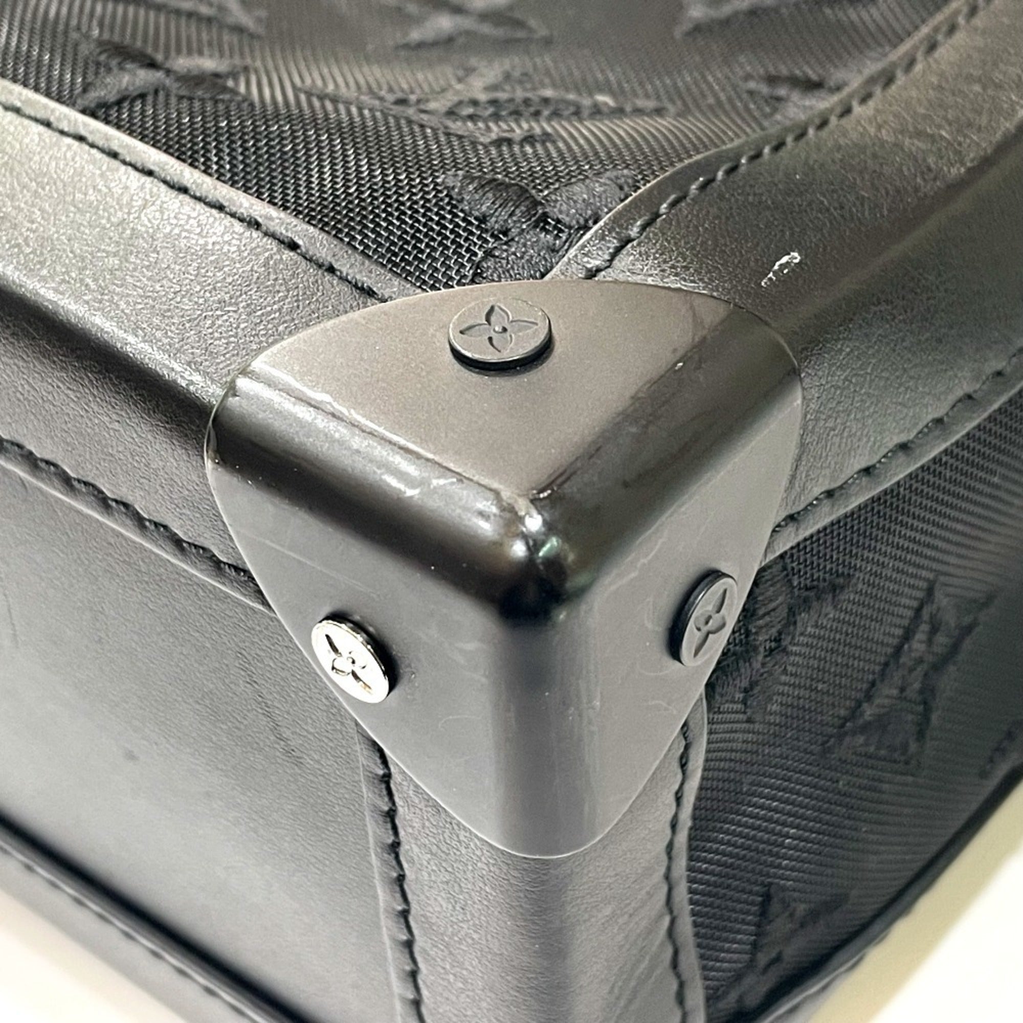 Louis Vuitton Black Mesh Leather Shoulder Bag (Pre-Owned)