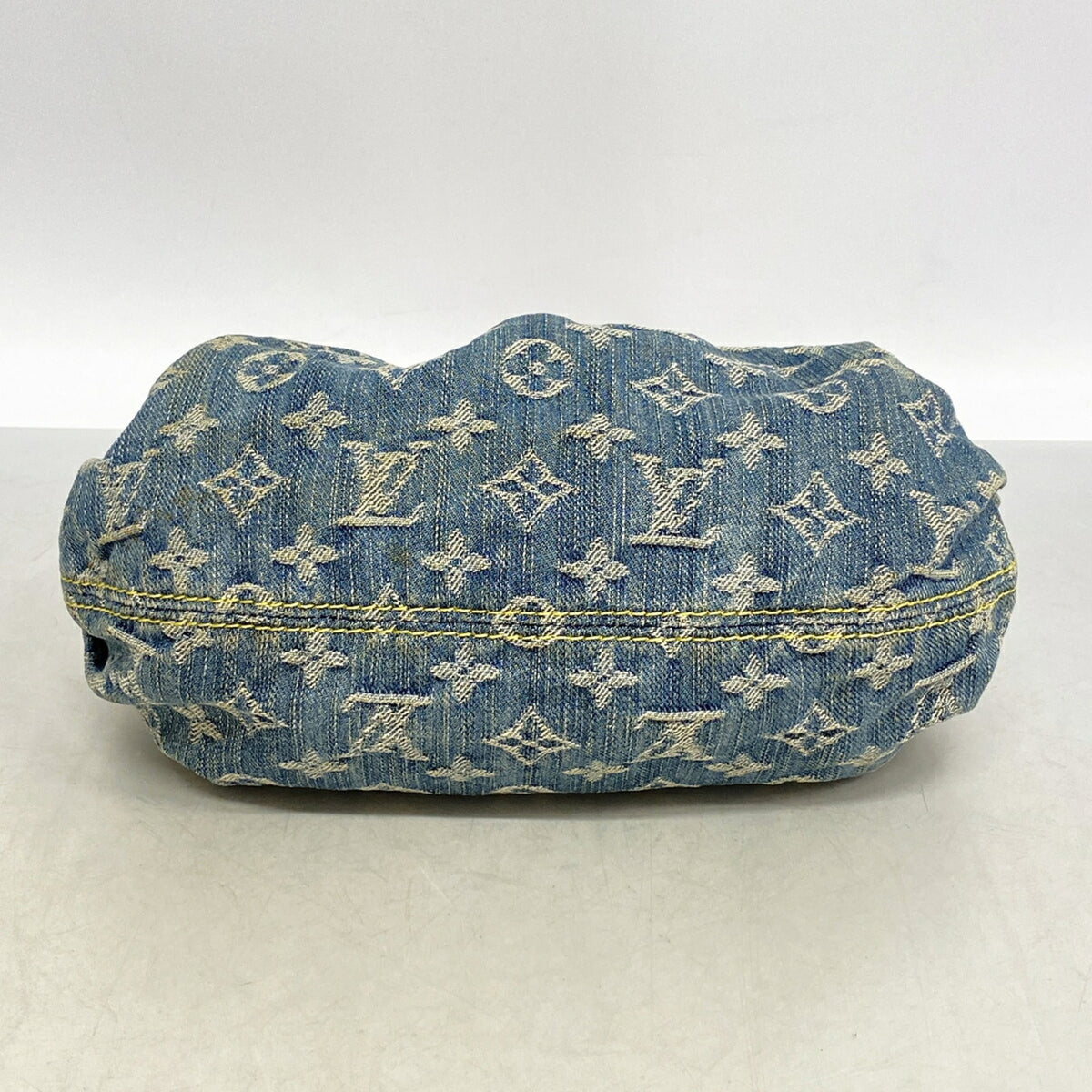 Louis Vuitton Blue Handbag (Pre-Owned)