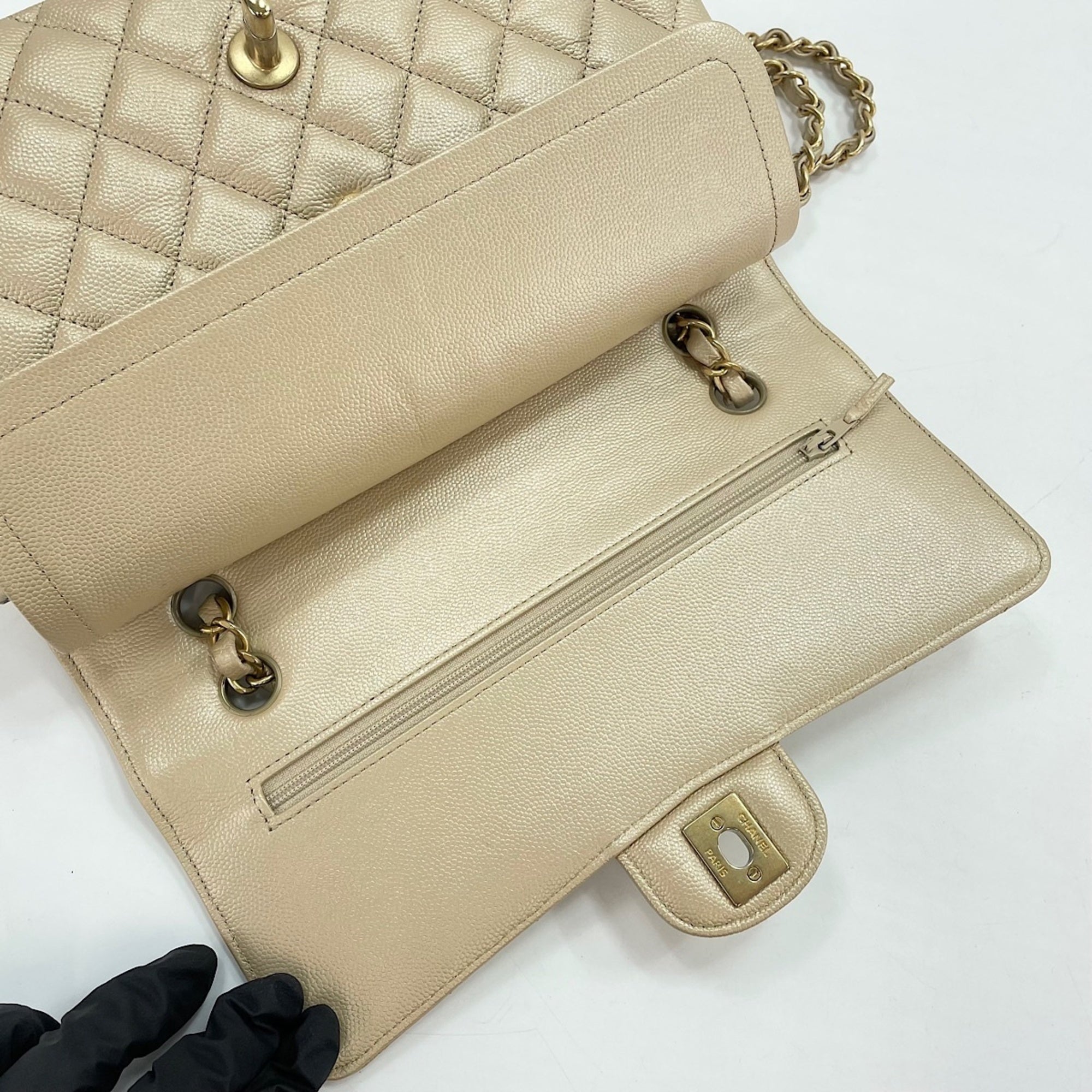 Chanel Matelasse Beige Shoulder Bag (Pre-Owned)
