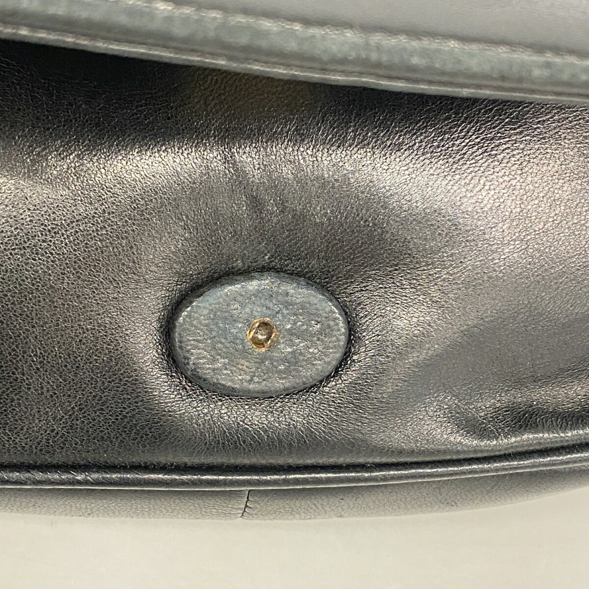 Chanel Black Leather Shoulder Bag (Pre-Owned)
