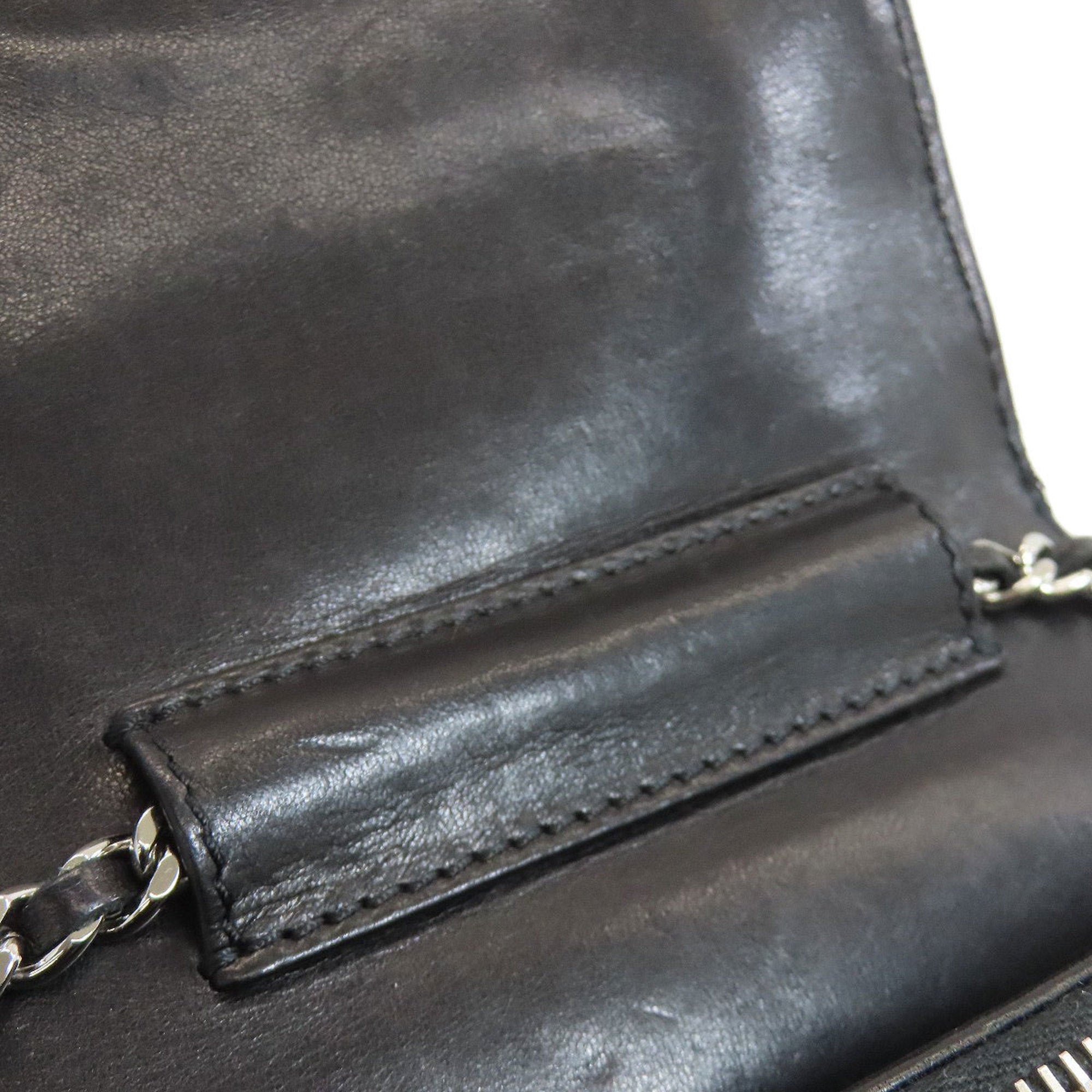 Chanel Black Leather Shoulder Bag (Pre-Owned)