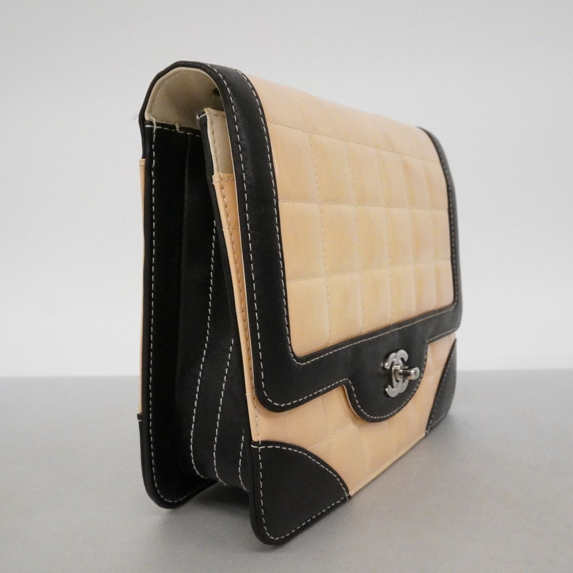 Chanel Black Ivory Patent Leather Shoulder Bag (Pre-Owned)