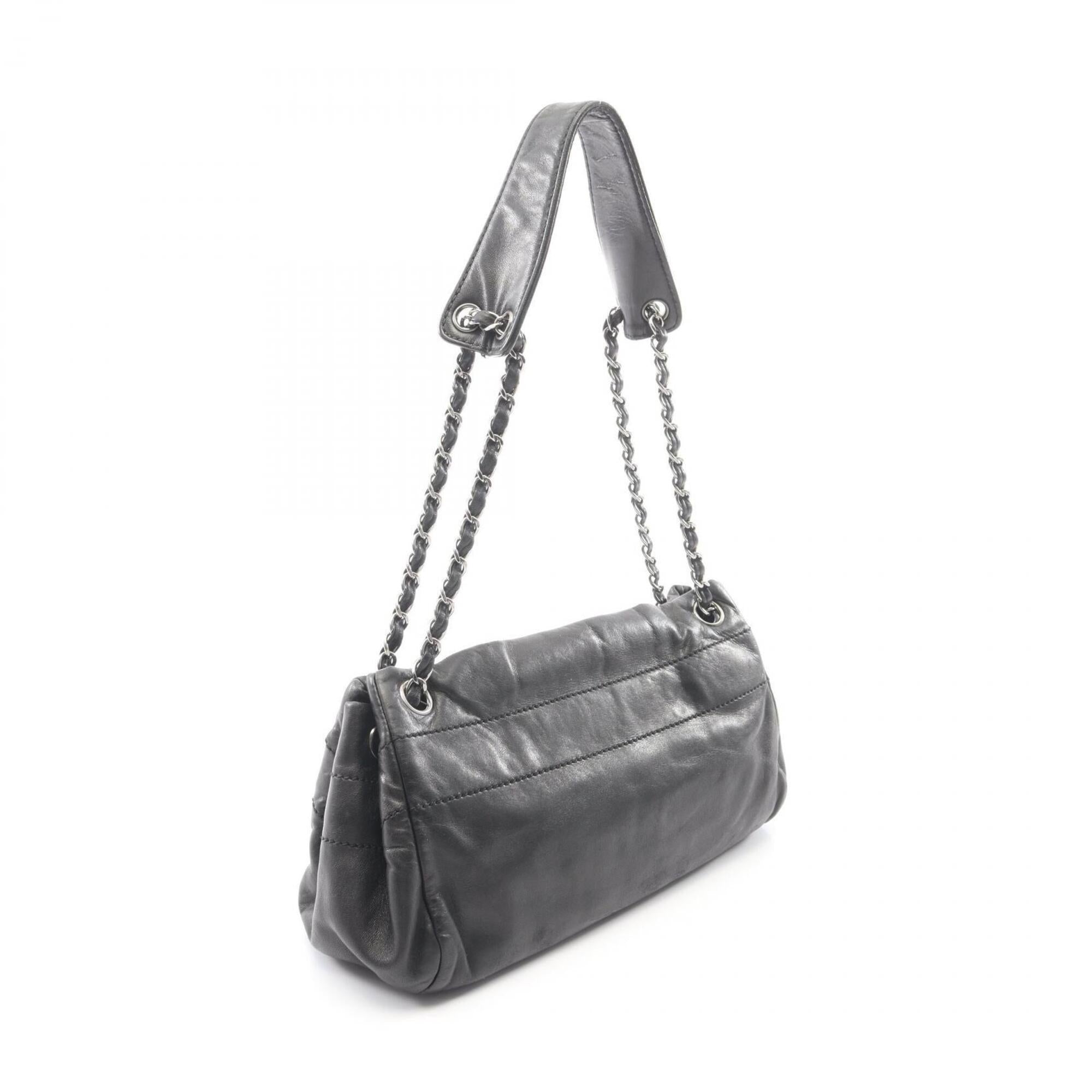 Chanel Black Leather Handbag Shoulder Bag (Pre-Owned)