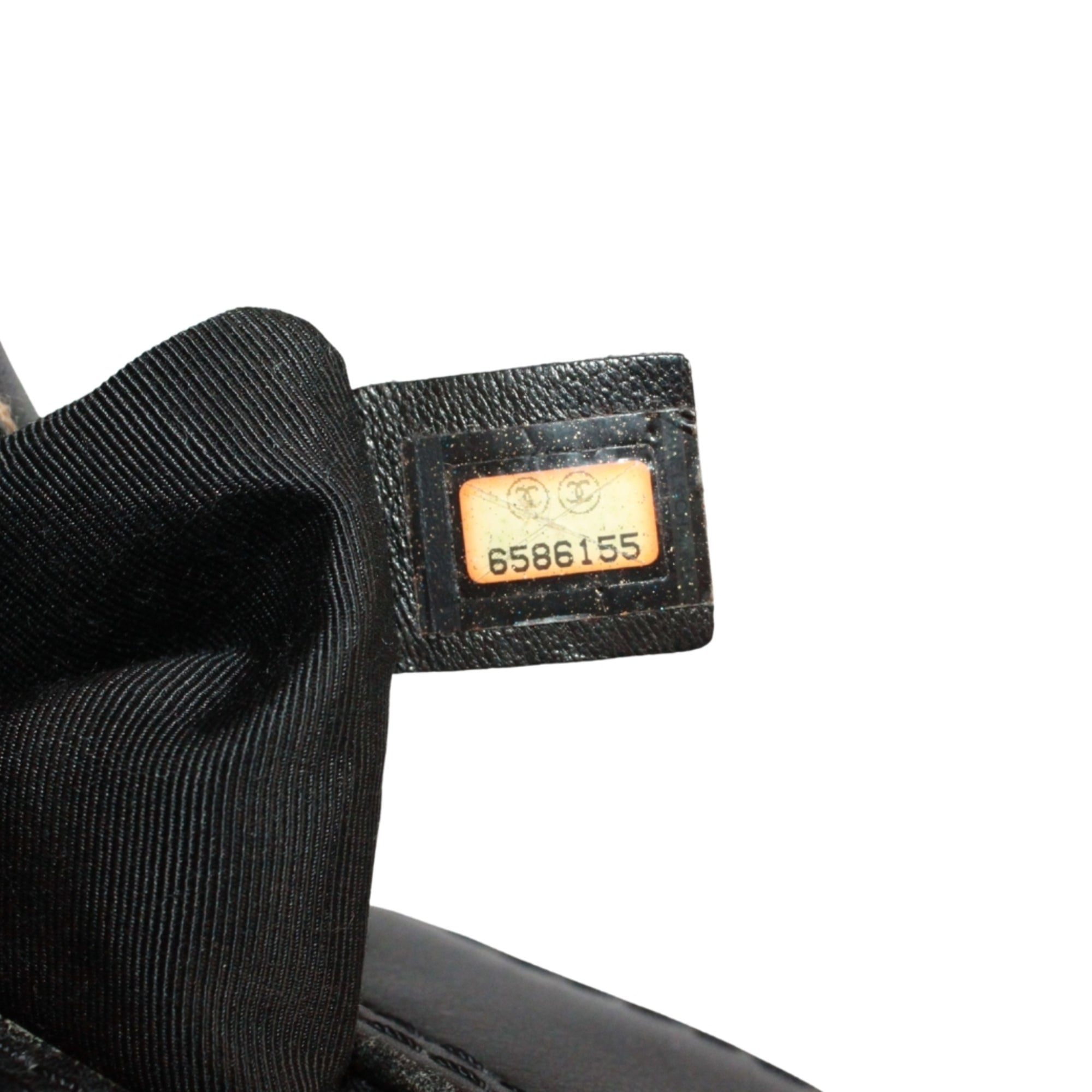 Chanel Black Leather Handbag (Pre-Owned)