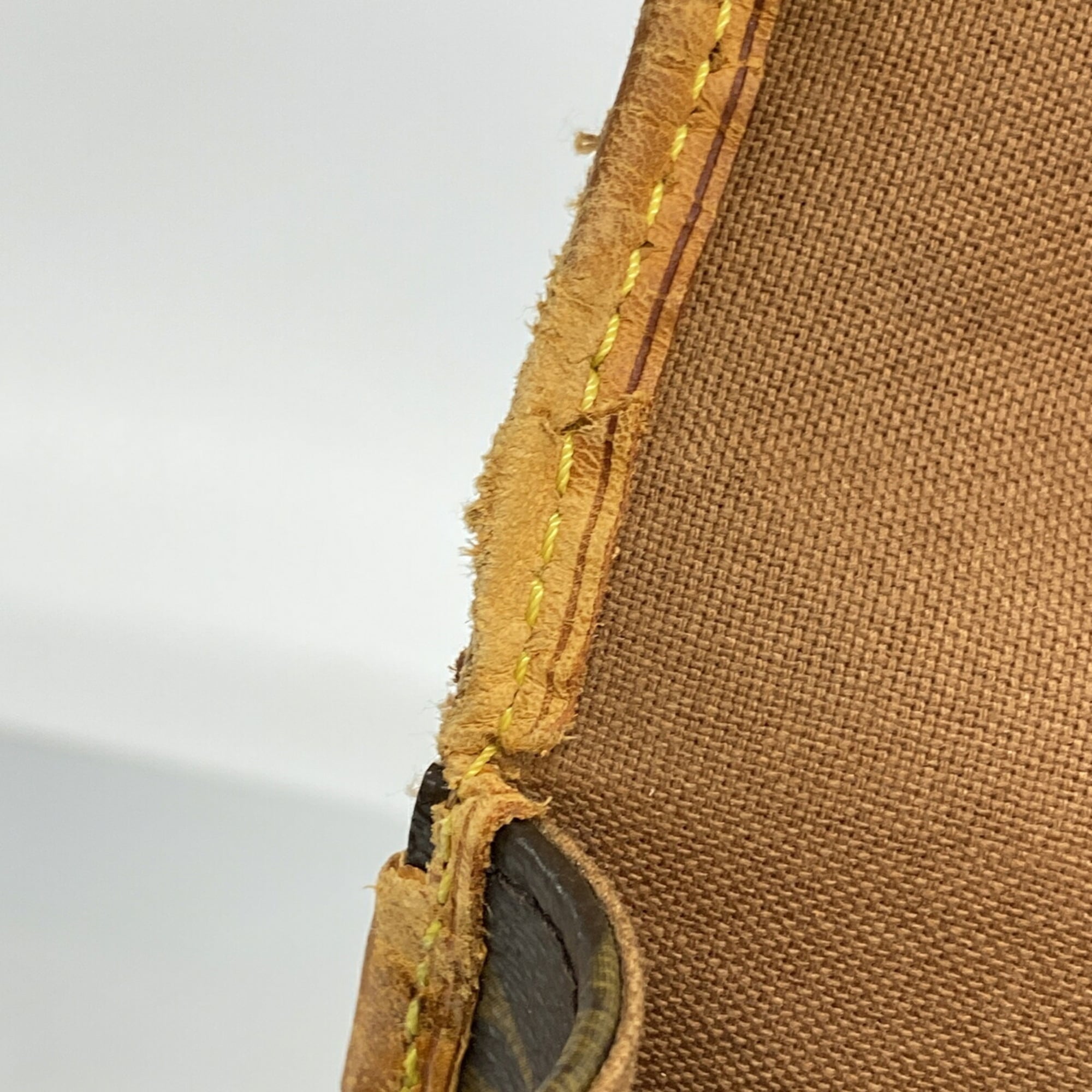 Louis Vuitton Brown Shoulder Bag (Pre-Owned)