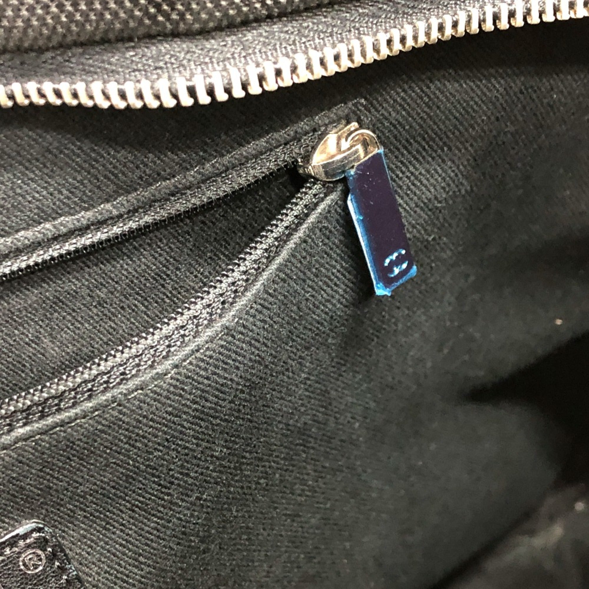 Chanel Black Cloth Shoulder Bag (Pre-Owned)