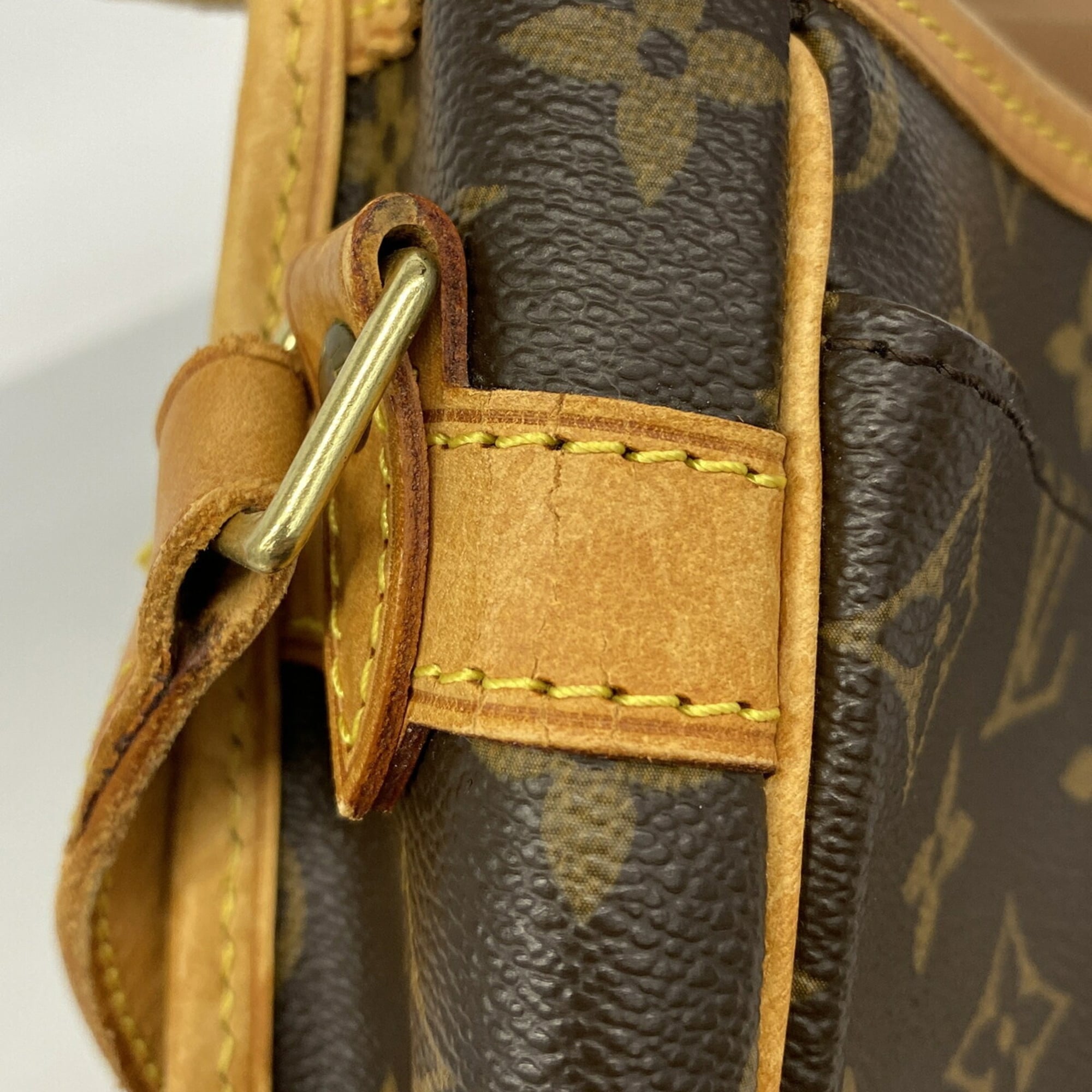 Louis Vuitton Brown Shoulder Bag (Pre-Owned)