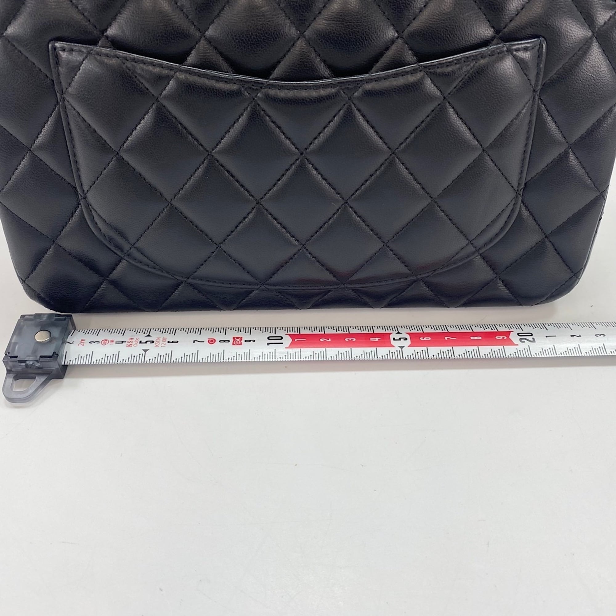 Chanel Black Shoulder Bag (Pre-Owned)