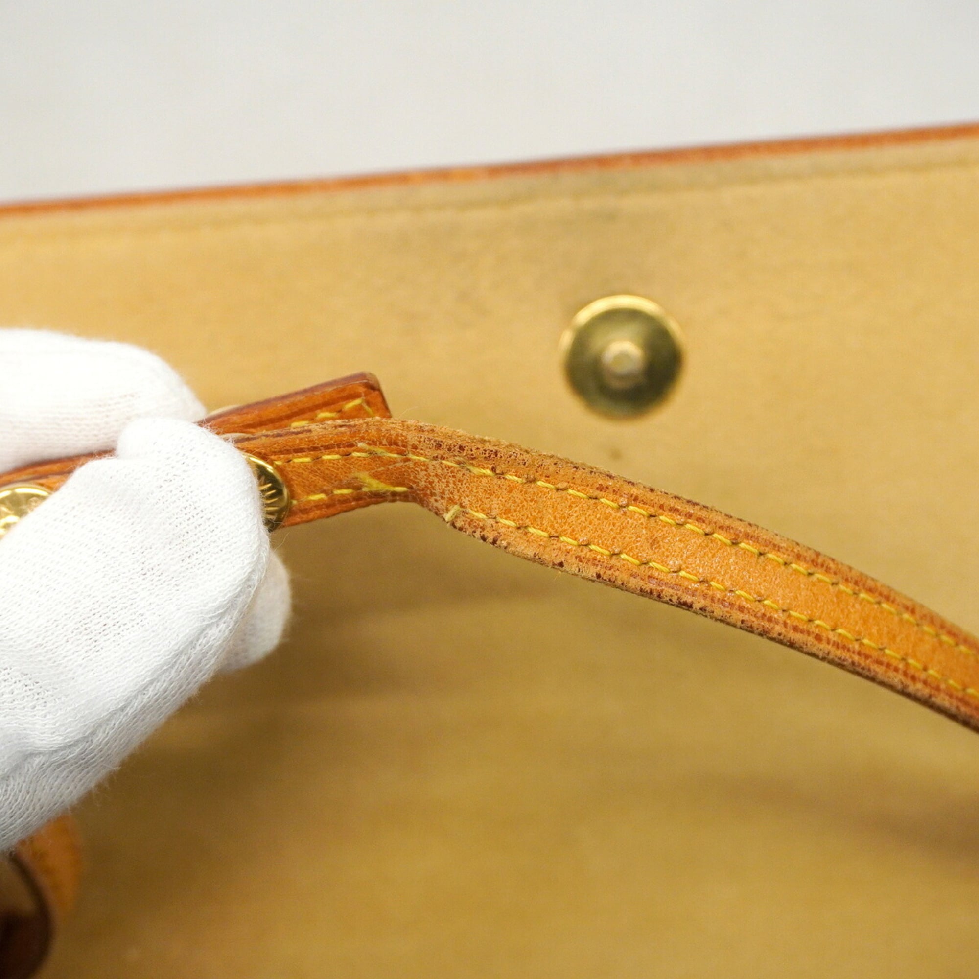 Louis Vuitton Brown Shoulder Bag (Pre-Owned)