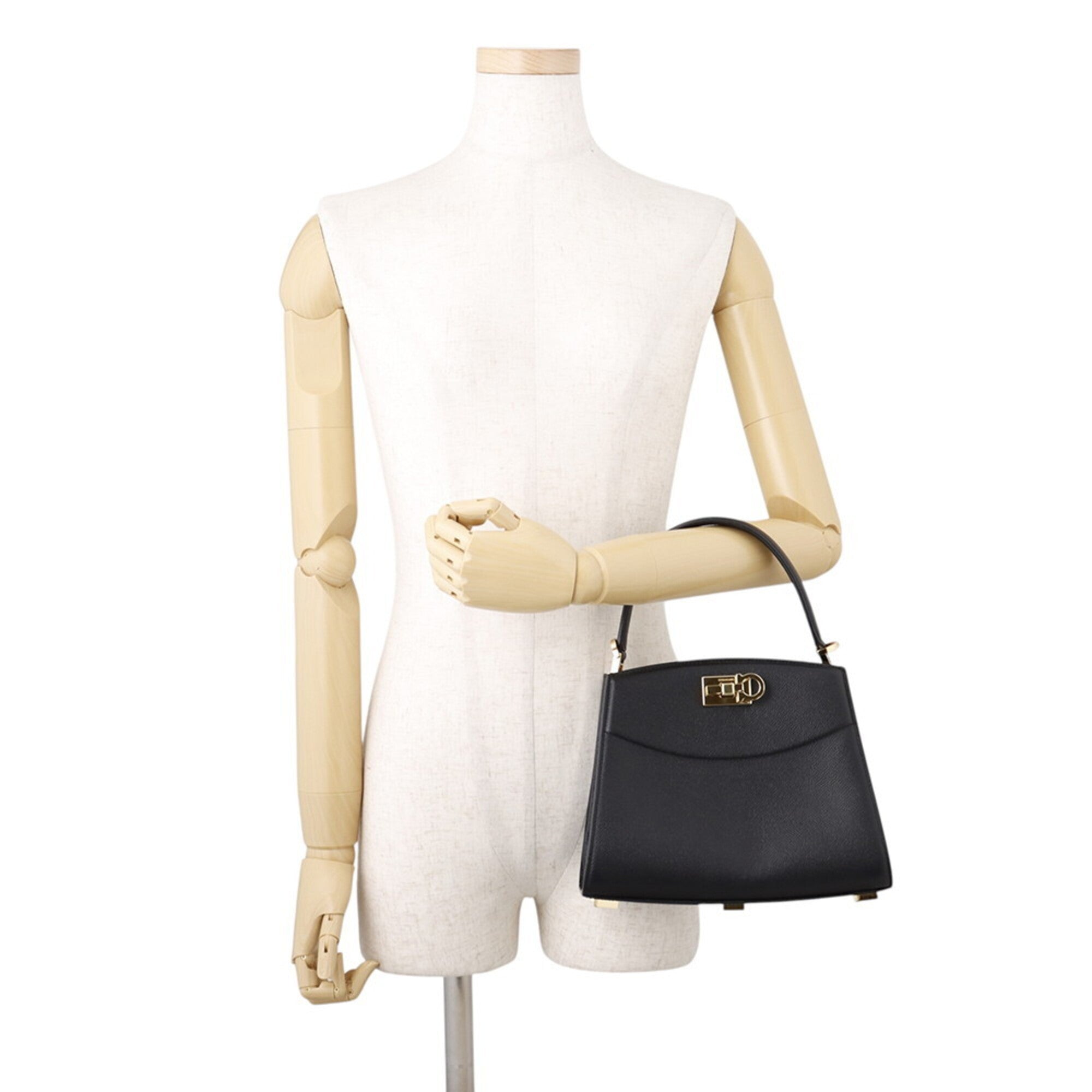 Salvatore Ferragamo Black Leather Handbag (Pre-Owned)