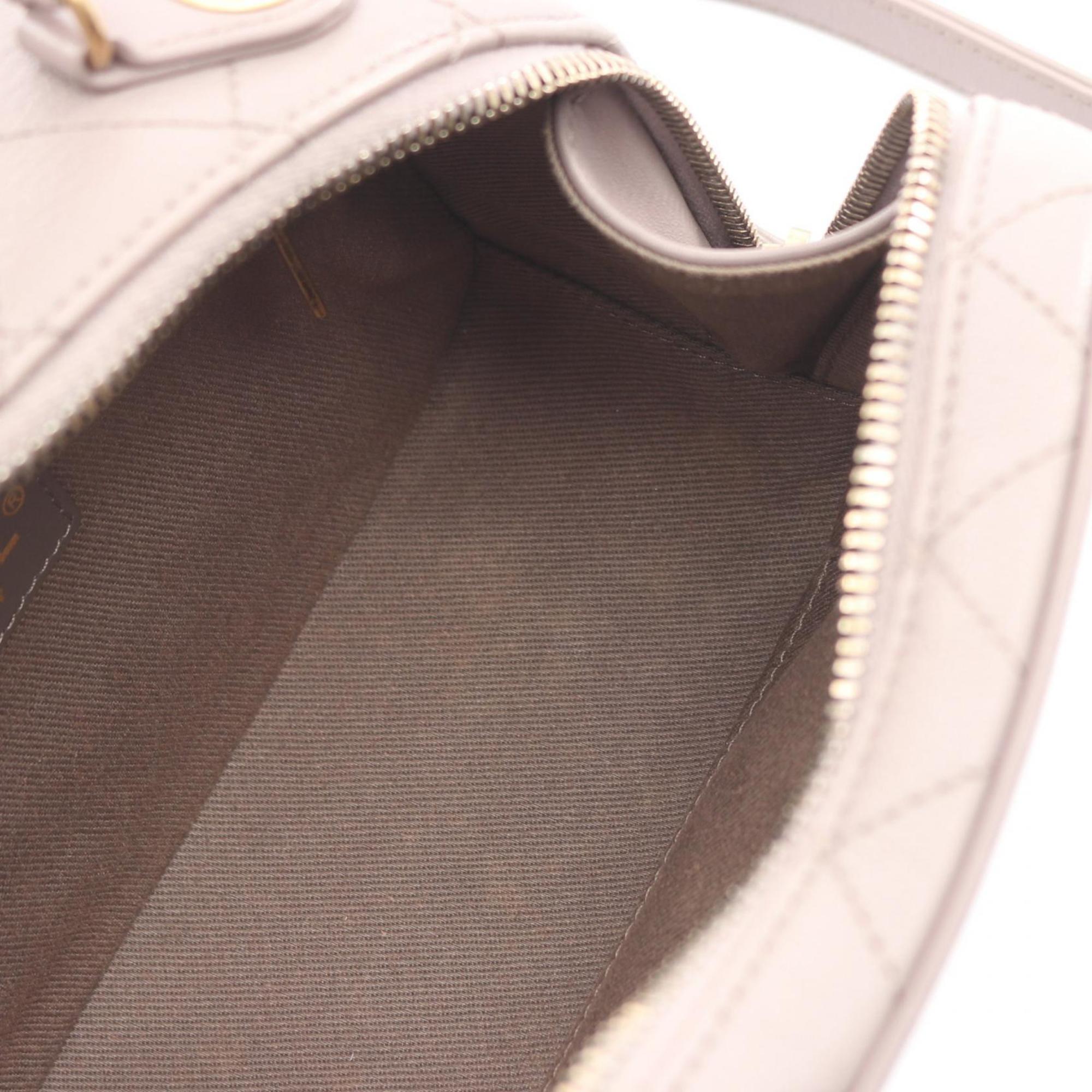 Chanel Gray Leather Shoulder Bag (Pre-Owned)