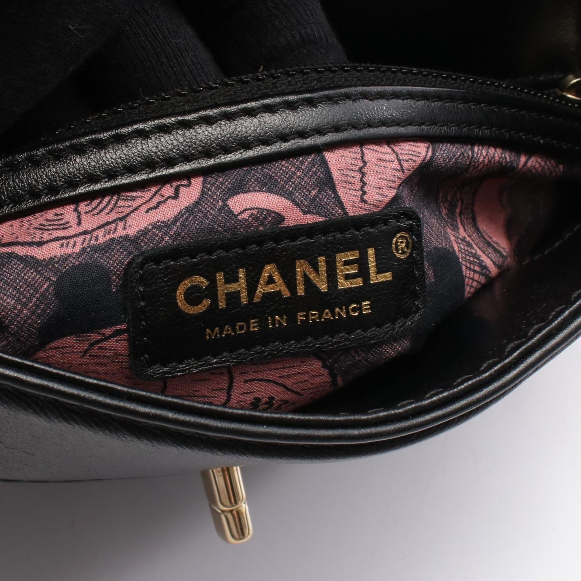 Chanel Black Leather Shoulder Bag (Pre-Owned)
