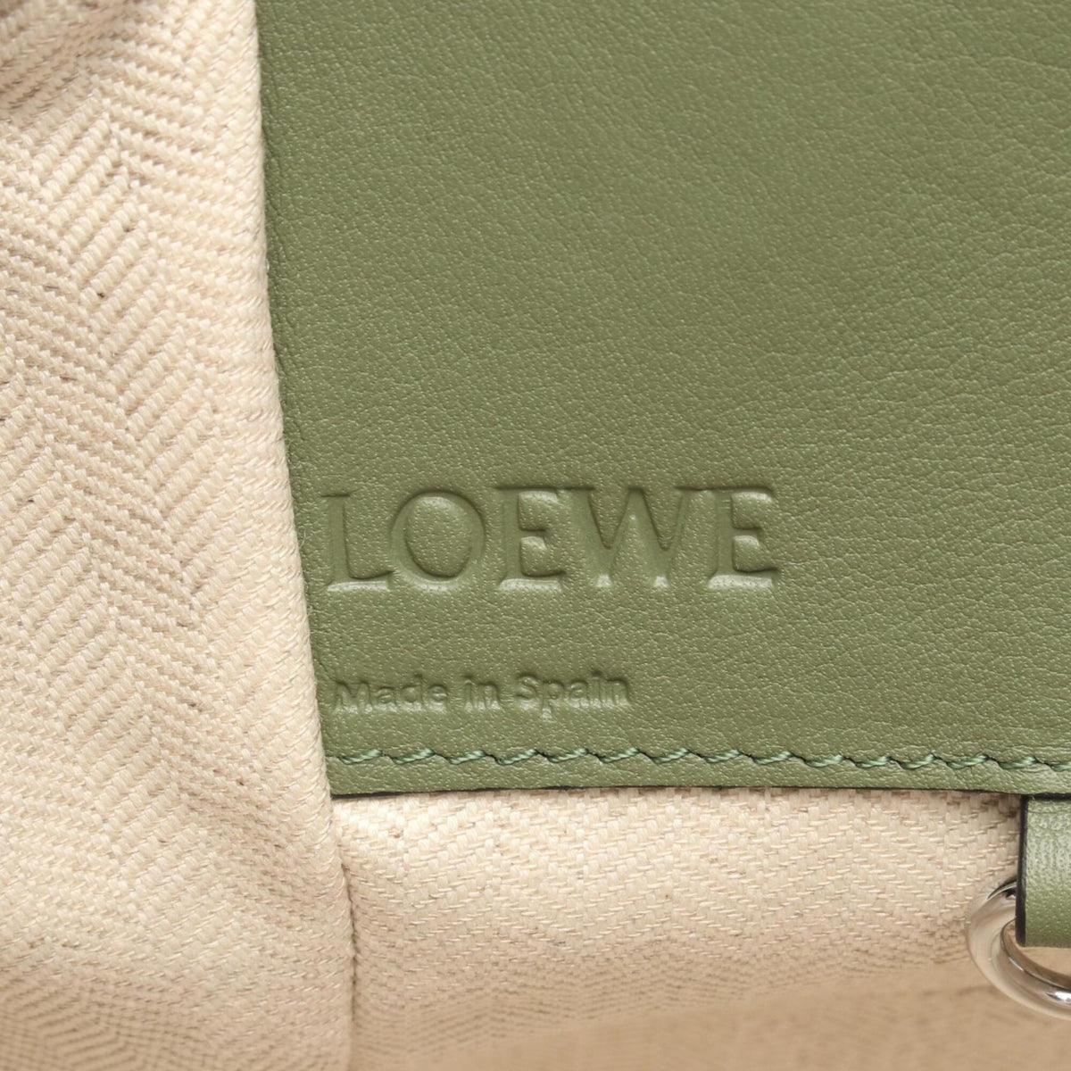 Loewe Green Leather Handbag (Pre-Owned)