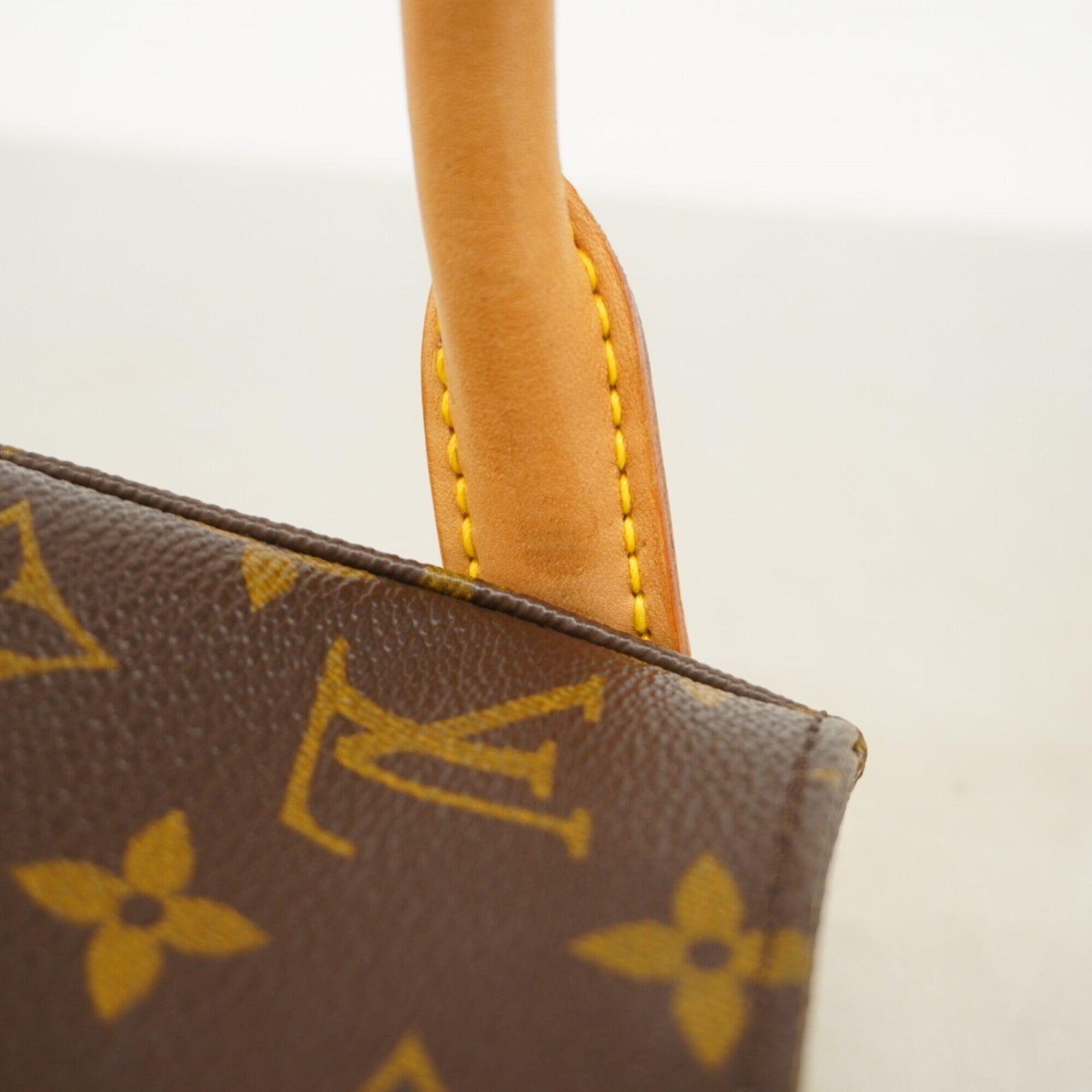 Louis Vuitton Brown Shoulder Bag (Pre-Owned)