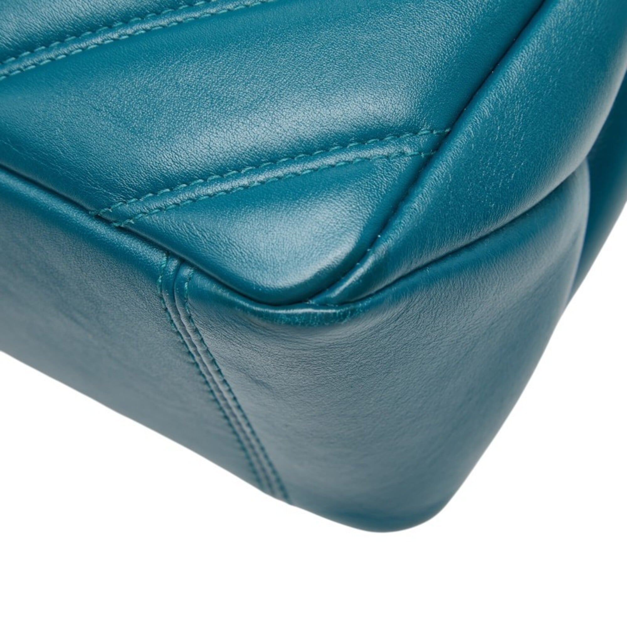 Bvlgari Green Leather Shoulder Bag (Pre-Owned)