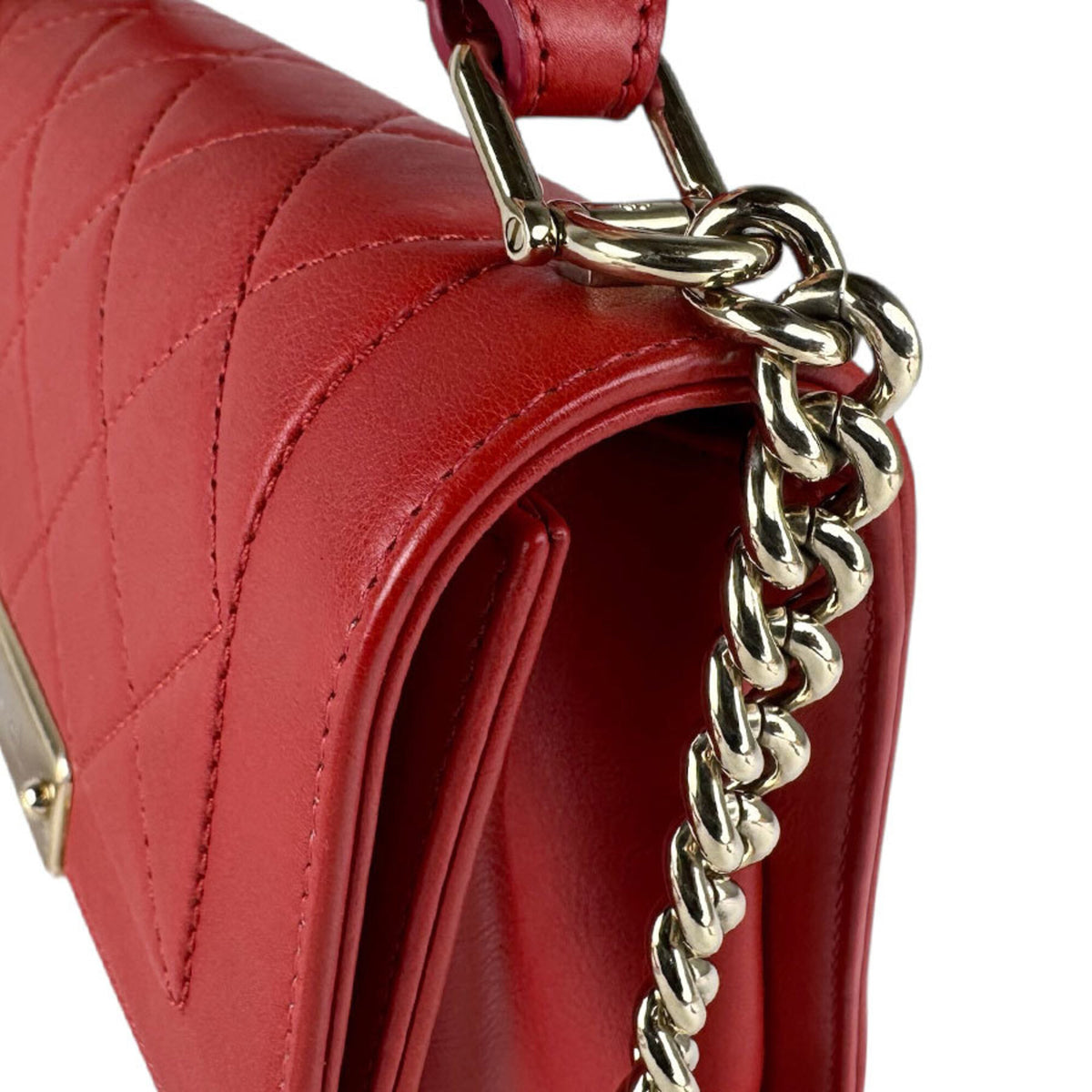 Chanel Red Color Leather Shoulder Bag (Pre-Owned)