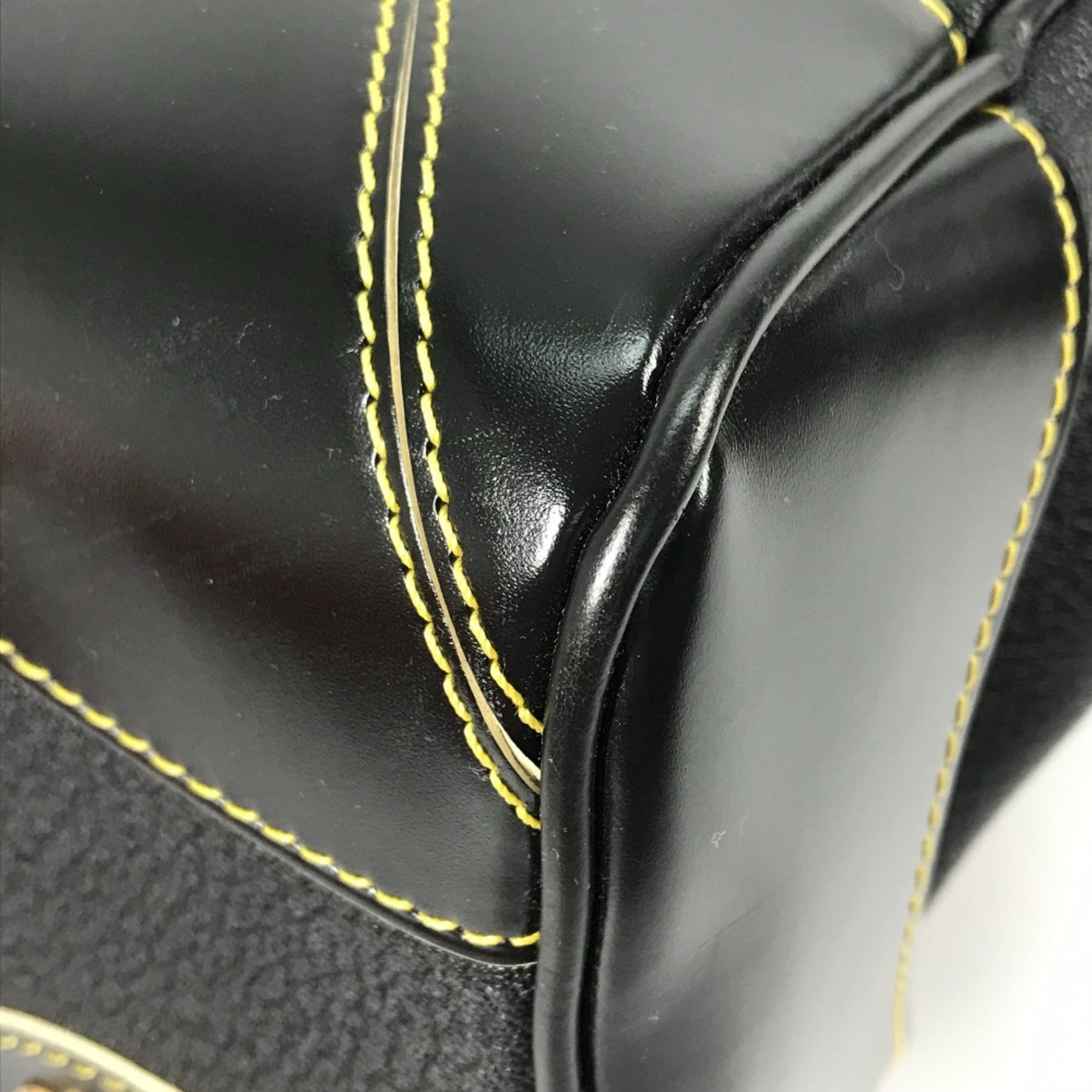 Louis Vuitton Black Leather Handbag (Pre-Owned)
