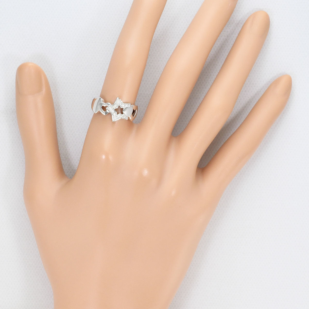Unbranded White Gold White Gold (18K) Band Ring (Pre-Owned)
