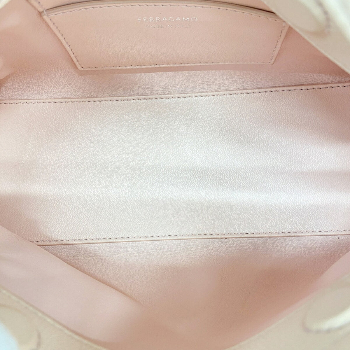 Salvatore Ferragamo Pink Leather Shoulder Bag (Pre-Owned)