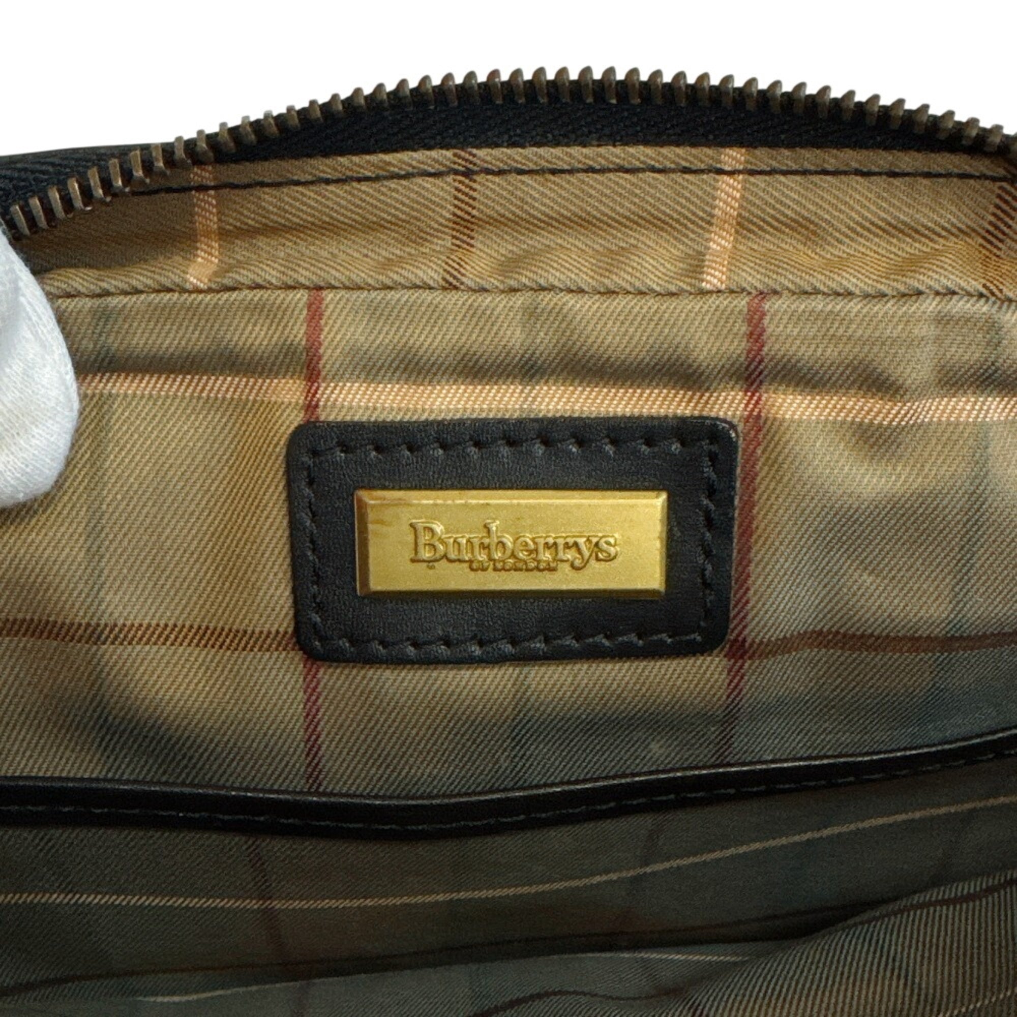 Burberry Black Leather Clutch Bag (Pre-Owned)