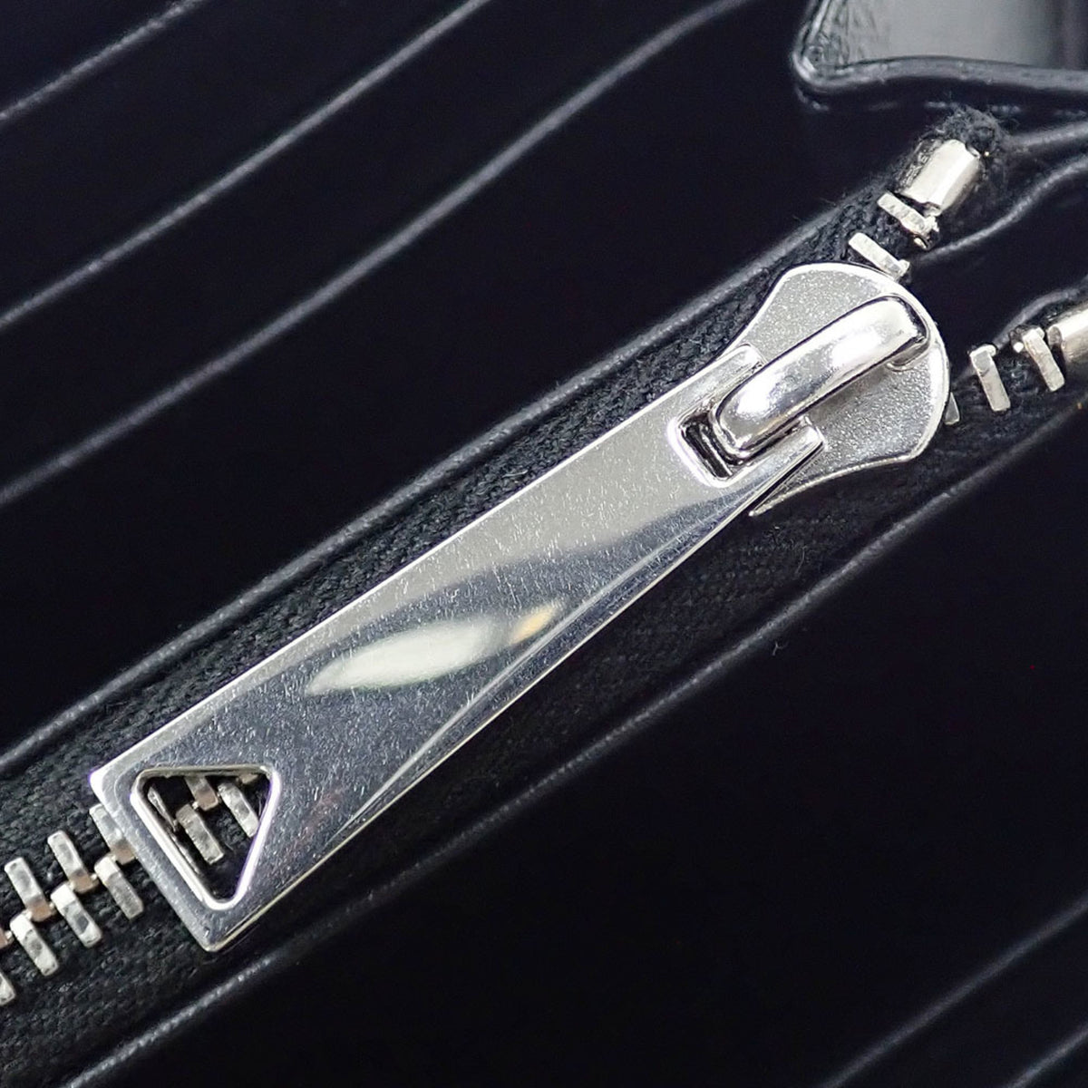 Bottega Veneta Black Intrecciato Long Wallet (Bi-Fold) (Pre-Owned)