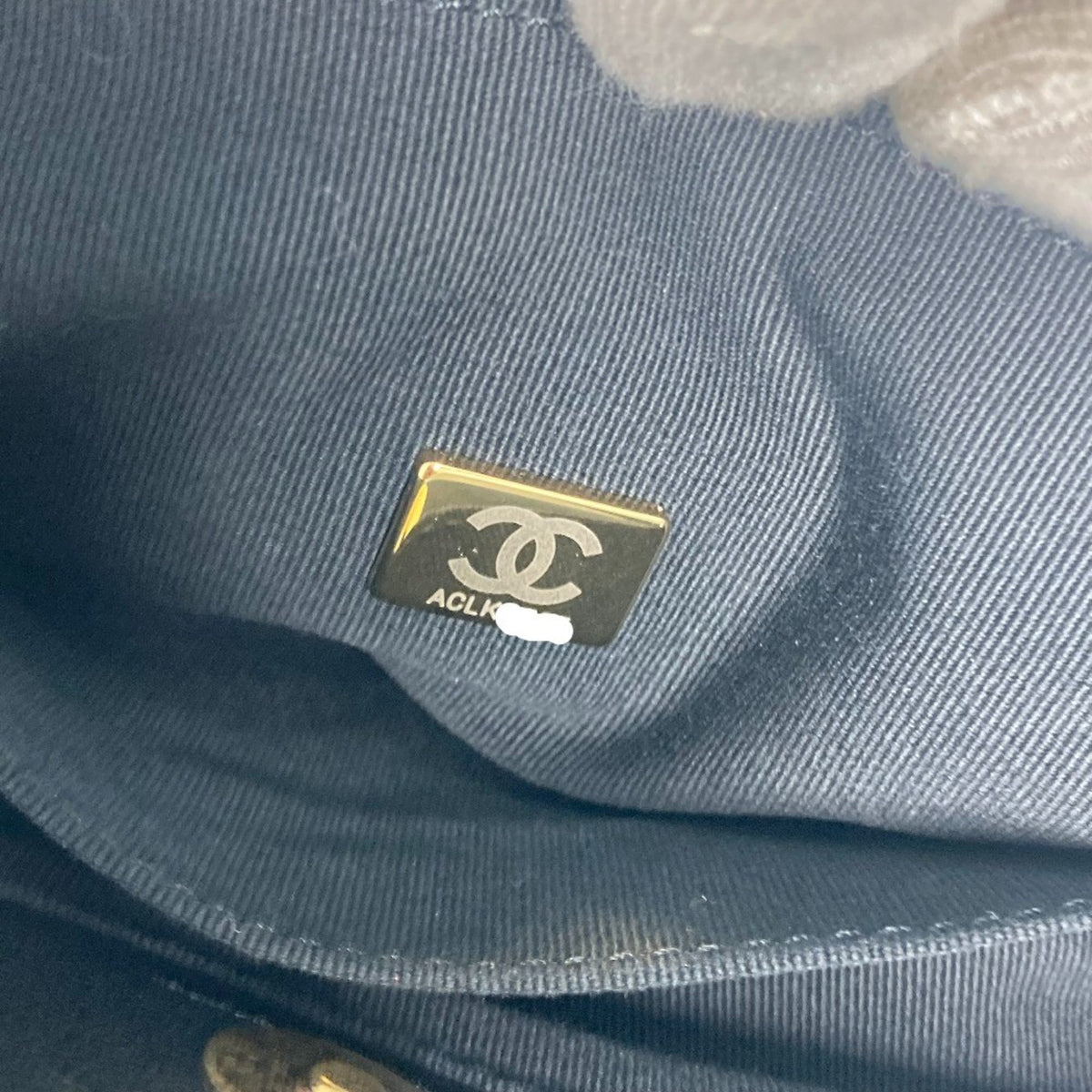 Chanel Black Leather Shoulder Bag (Pre-Owned)