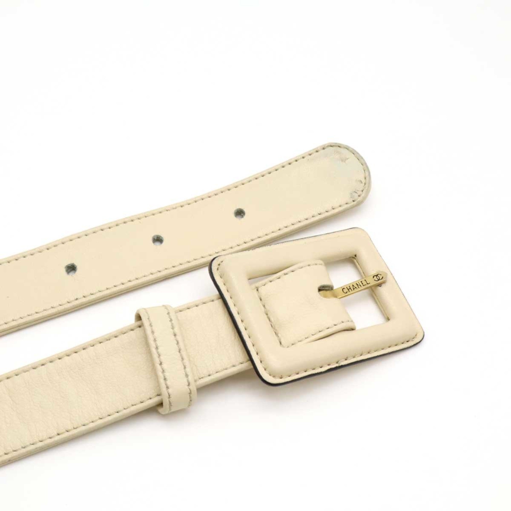 Chanel Ivory Leather Fanny Pack (Pre-Owned)
