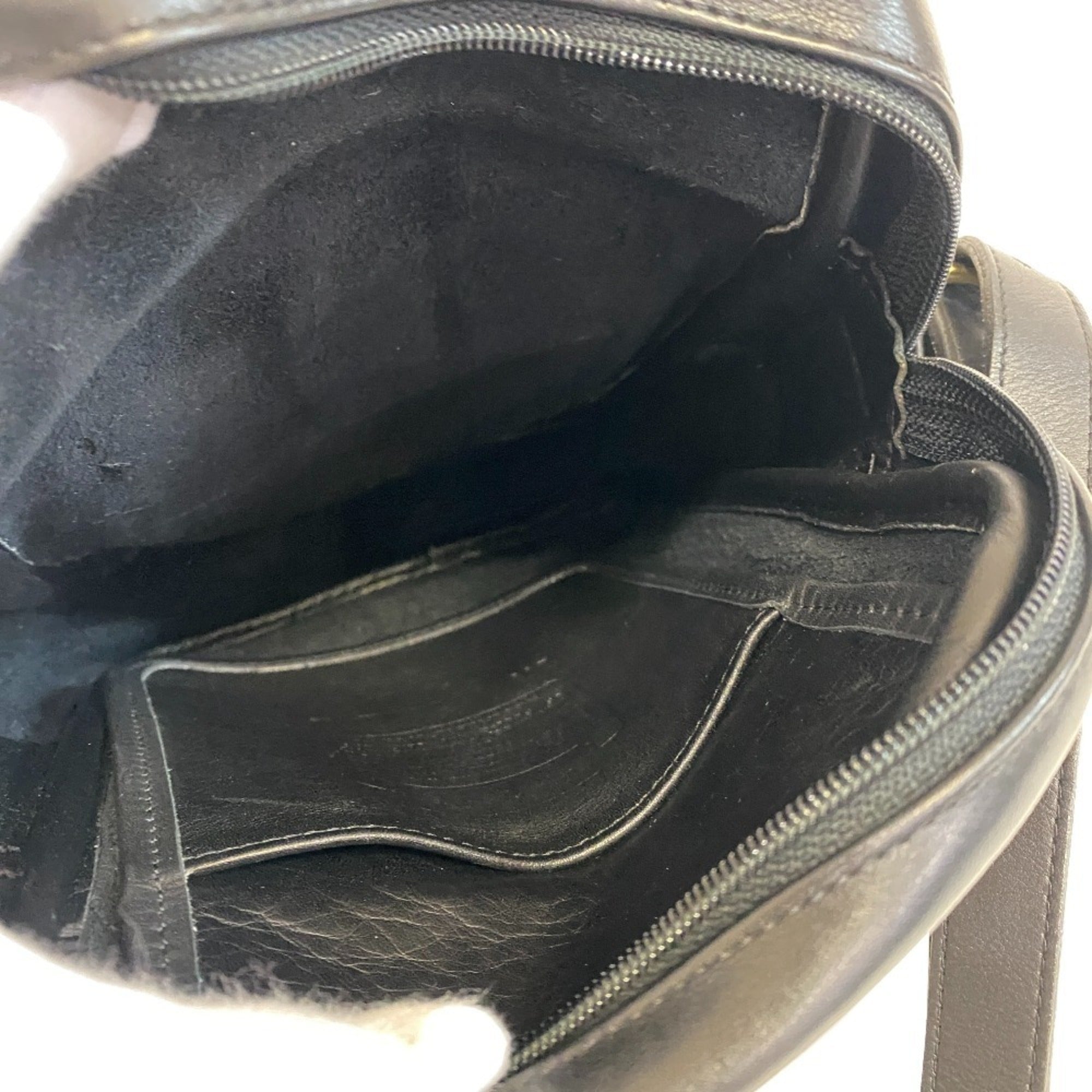 Coach Black Leather Pochette Shoulder Bag (Pre-Owned)
